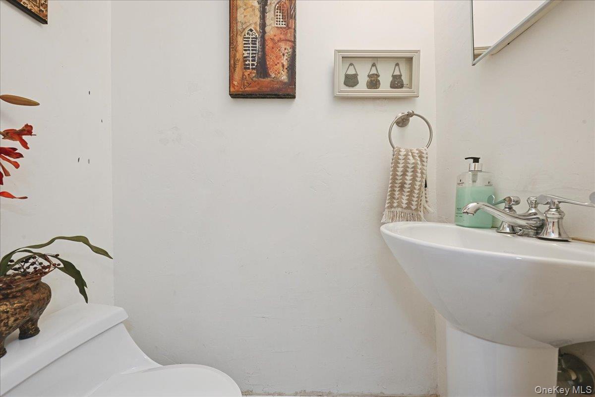 #13 photo, 6239 Douglaston Parkway, Douglaston , NY 11362