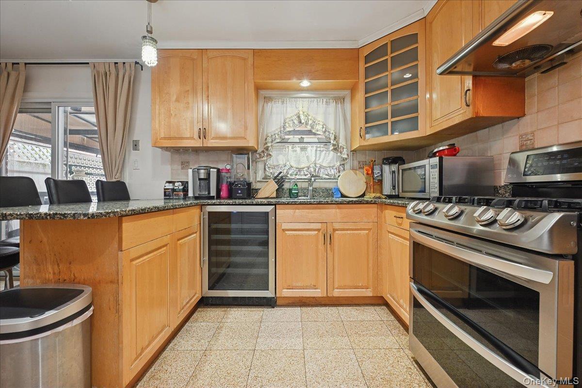 #9 photo, 6239 Douglaston Parkway, Douglaston , NY 11362