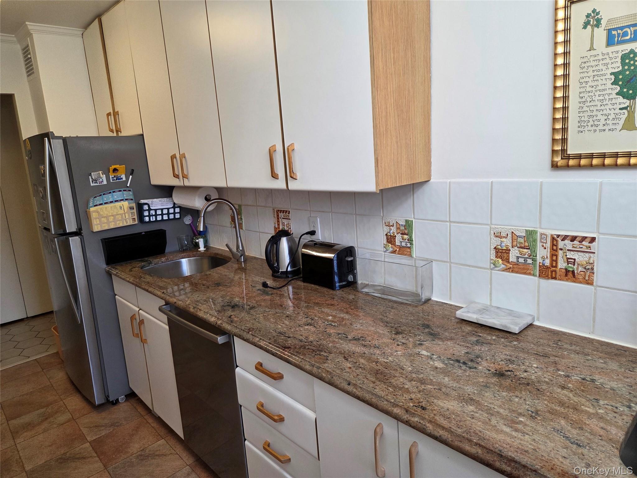 #7 photo, 463 Summit Avenue, Cedarhurst , NY 11516