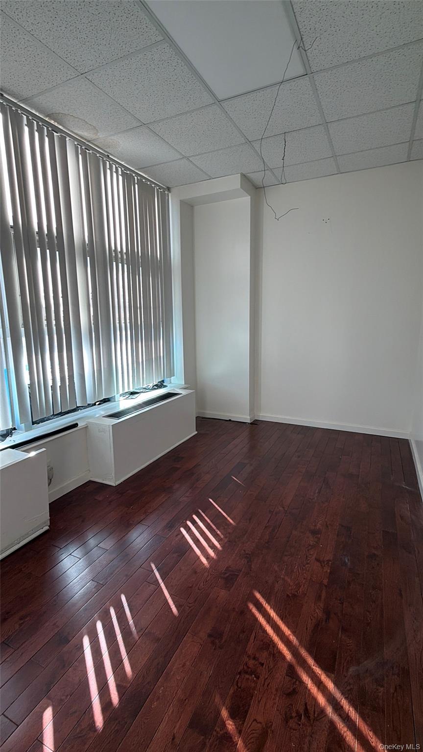 #4 photo, 135-11 40th Road, Flushing , NY 11354