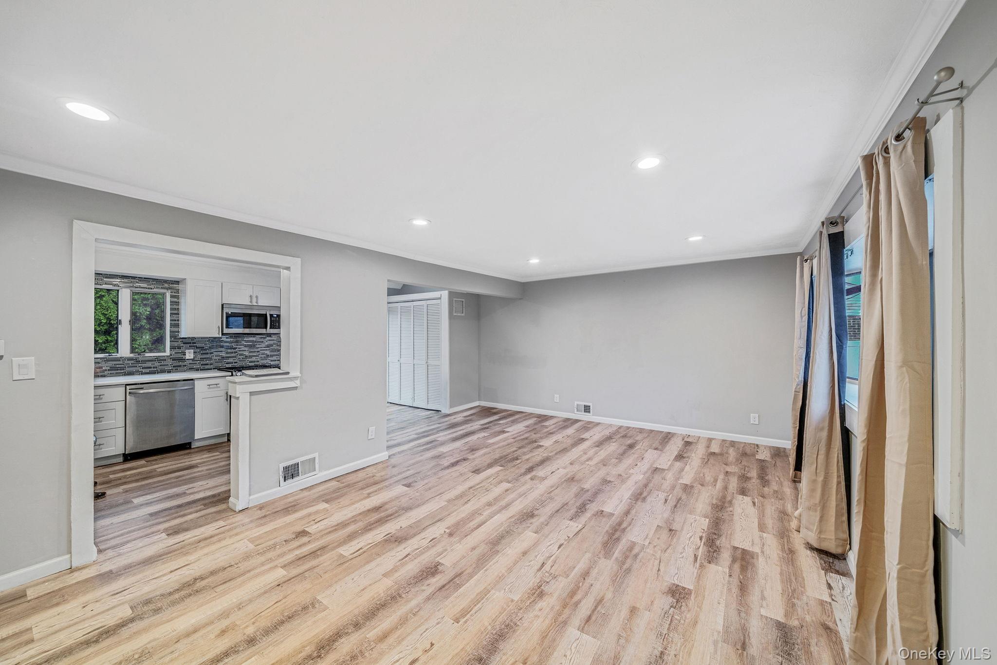 #12 photo, 4 Sibley Place, Huntington Station , NY 11746