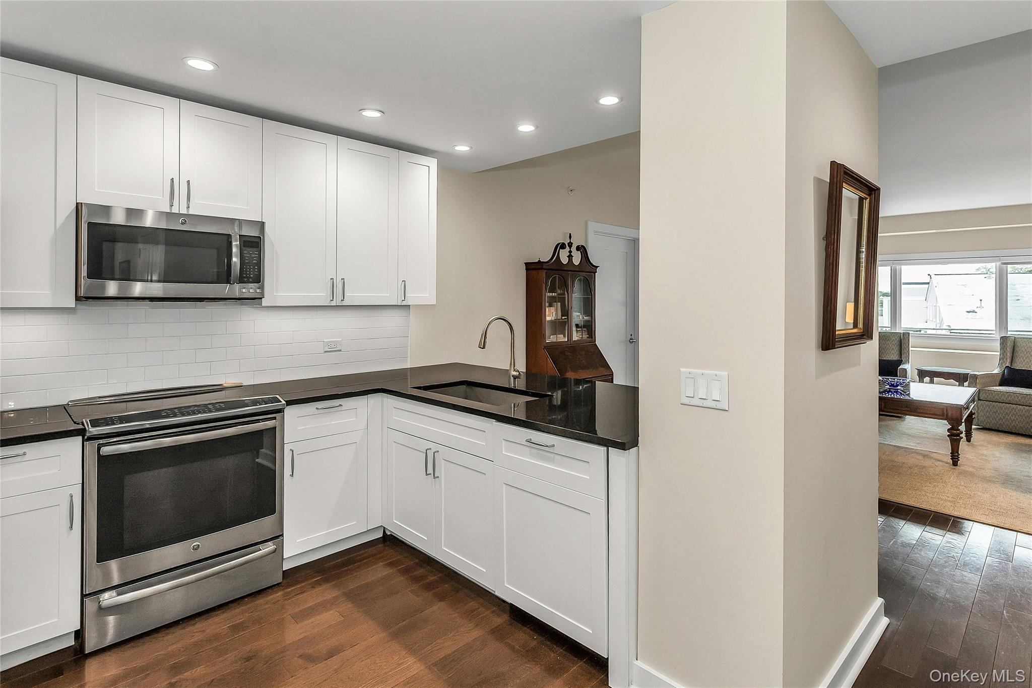 #11 photo, 433 Main Street, Port Washington , NY 11050