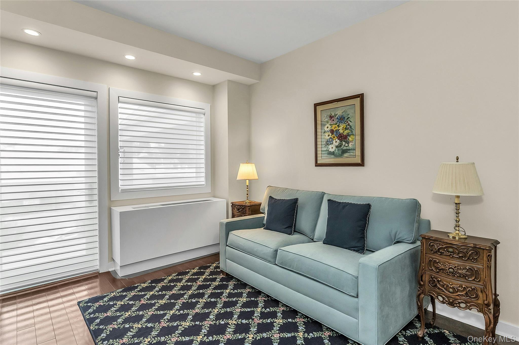 #19 photo, 433 Main Street, Port Washington , NY 11050