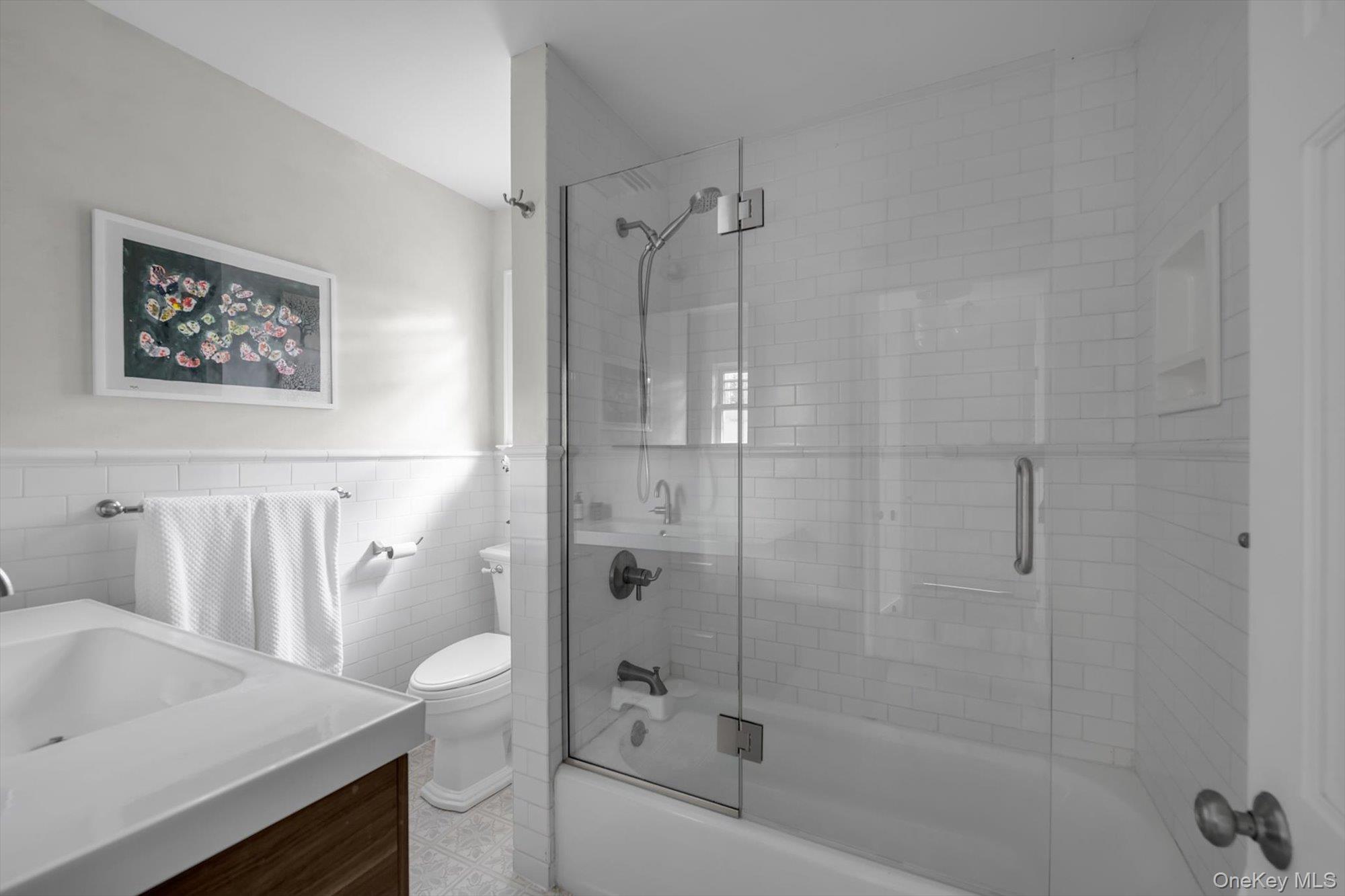 #18 photo, 8 Fairview Avenue, Port Washington , NY 11050