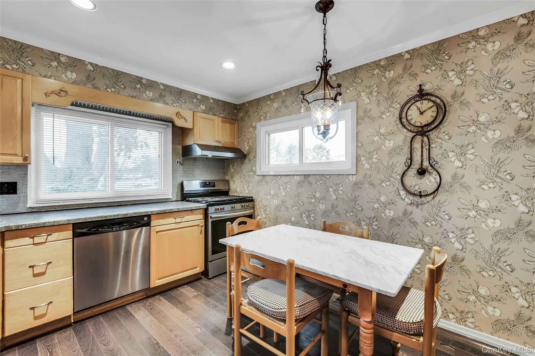 #11 photo, 27 Abbey Lane, Plainview , NY 11803