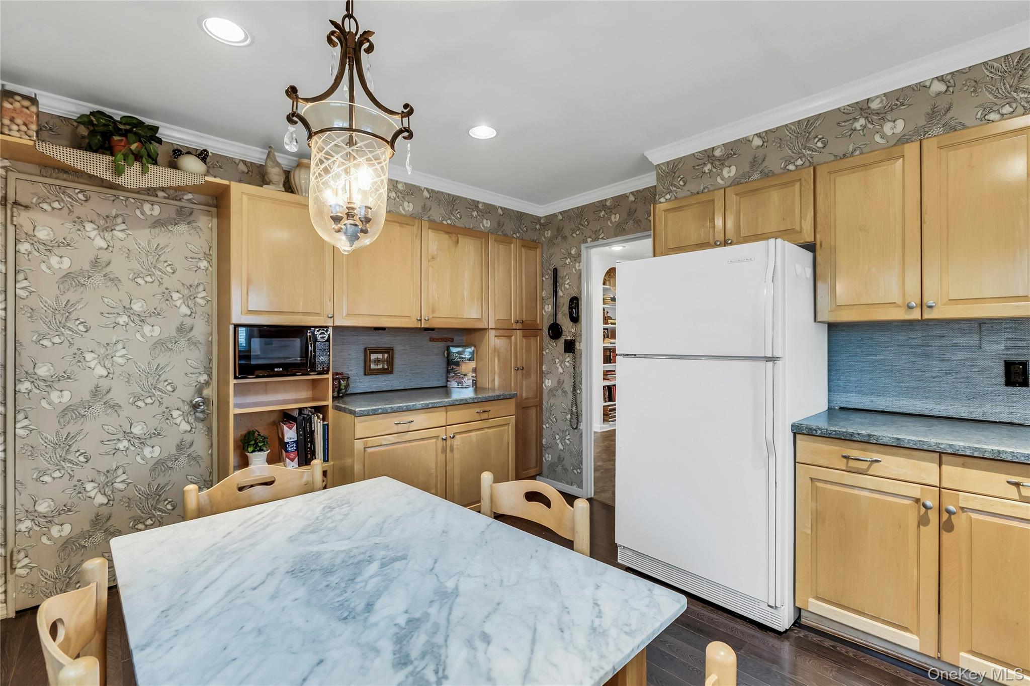 #12 photo, 27 Abbey Lane, Plainview , NY 11803