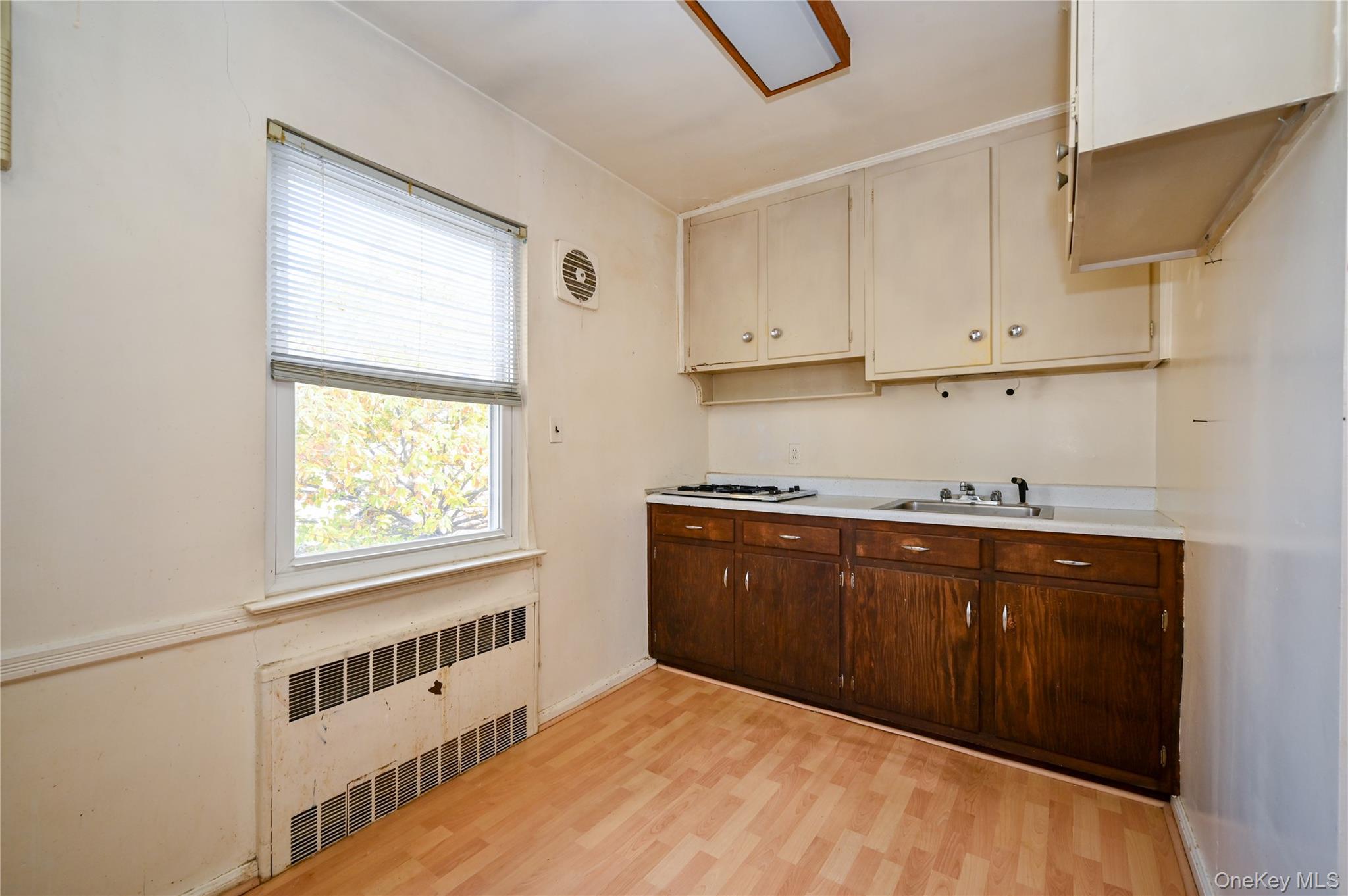 #12 photo, 48-51 190th Street, Fresh Meadows , NY 11365