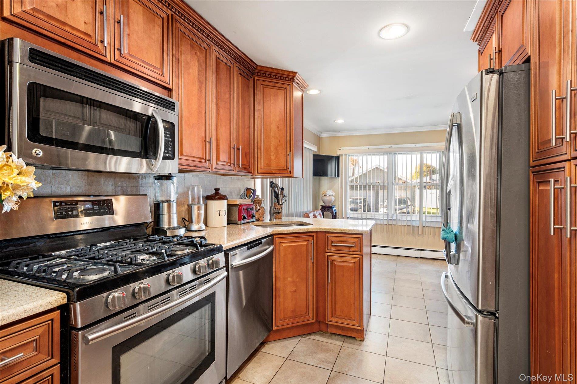 #12 photo, 247 N Columbus Avenue, Freeport , NY 11520