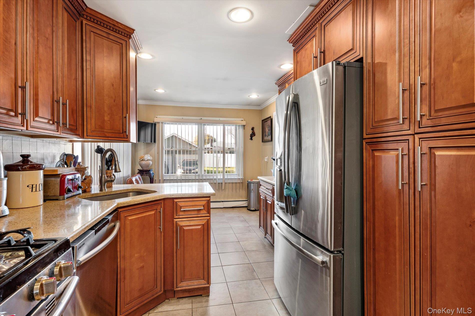 #13 photo, 247 N Columbus Avenue, Freeport , NY 11520