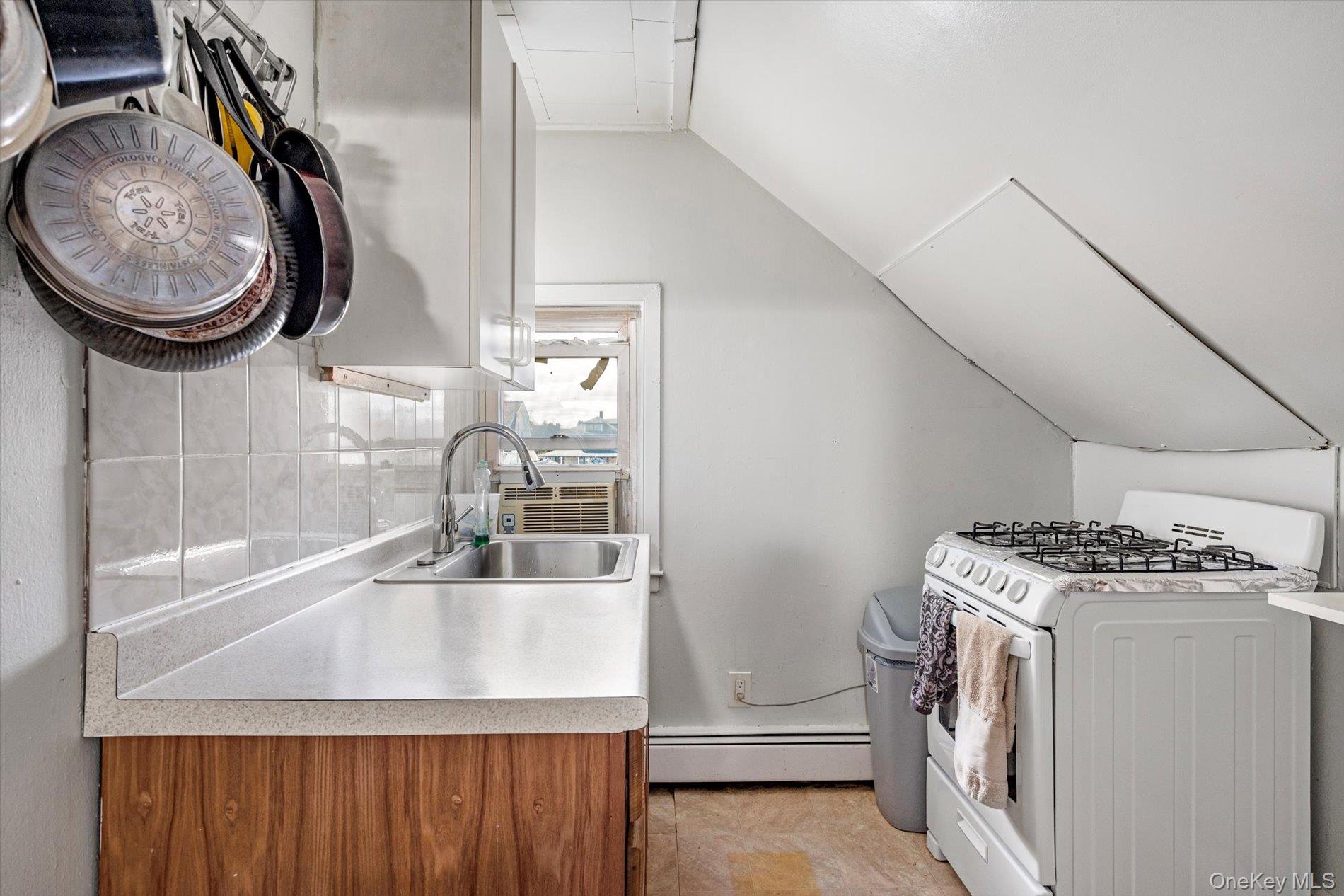 #18 photo, 247 N Columbus Avenue, Freeport , NY 11520