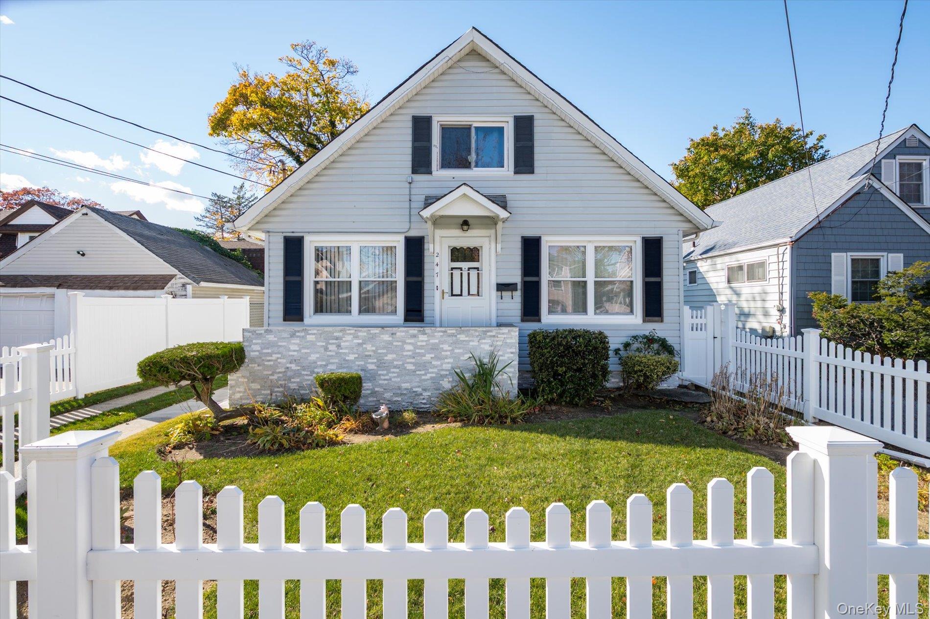 #3 photo, 247 N Columbus Avenue, Freeport , NY 11520