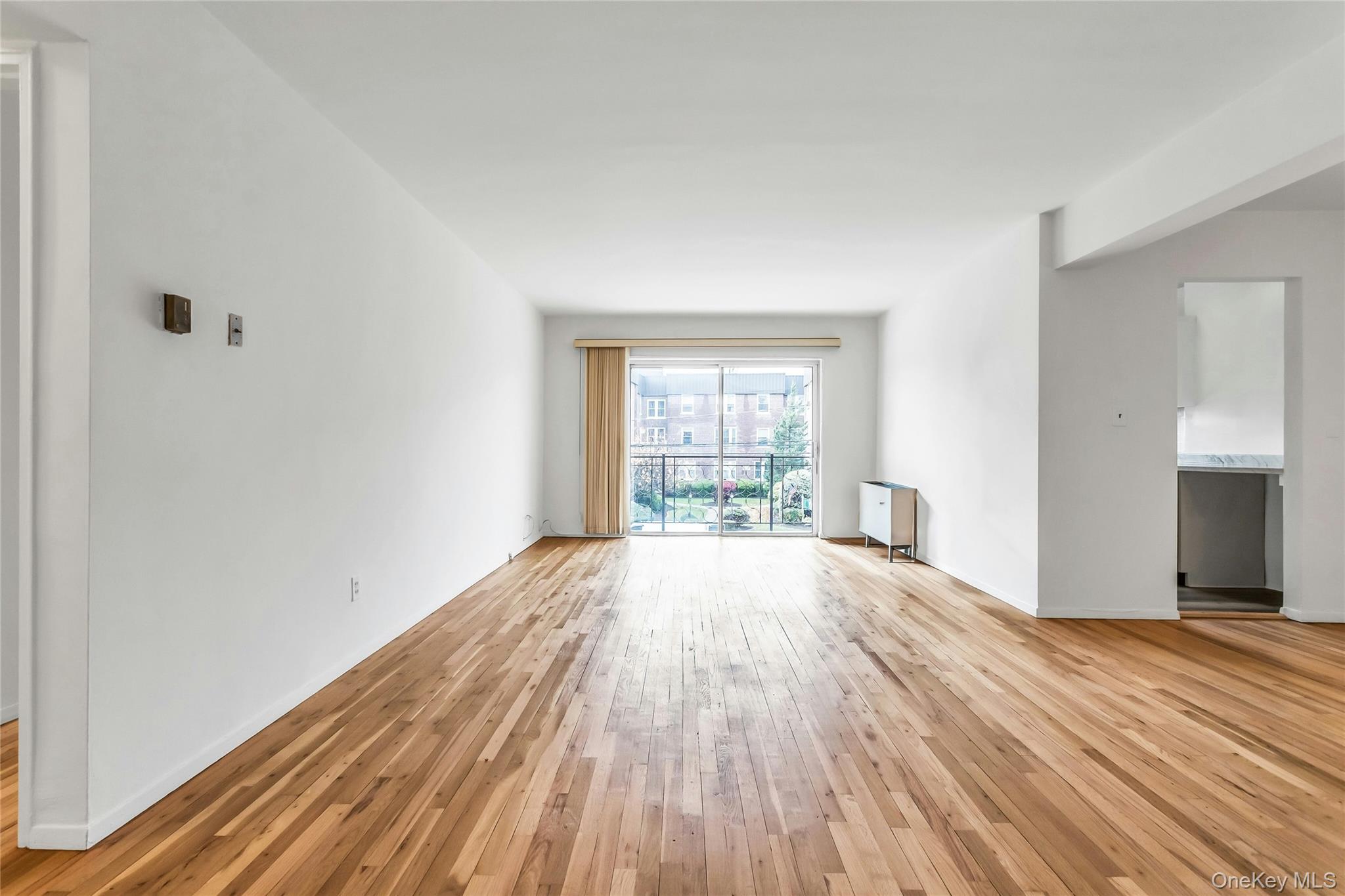 #7 photo, 200 Atlantic Avenue, Lynbrook , NY 11563