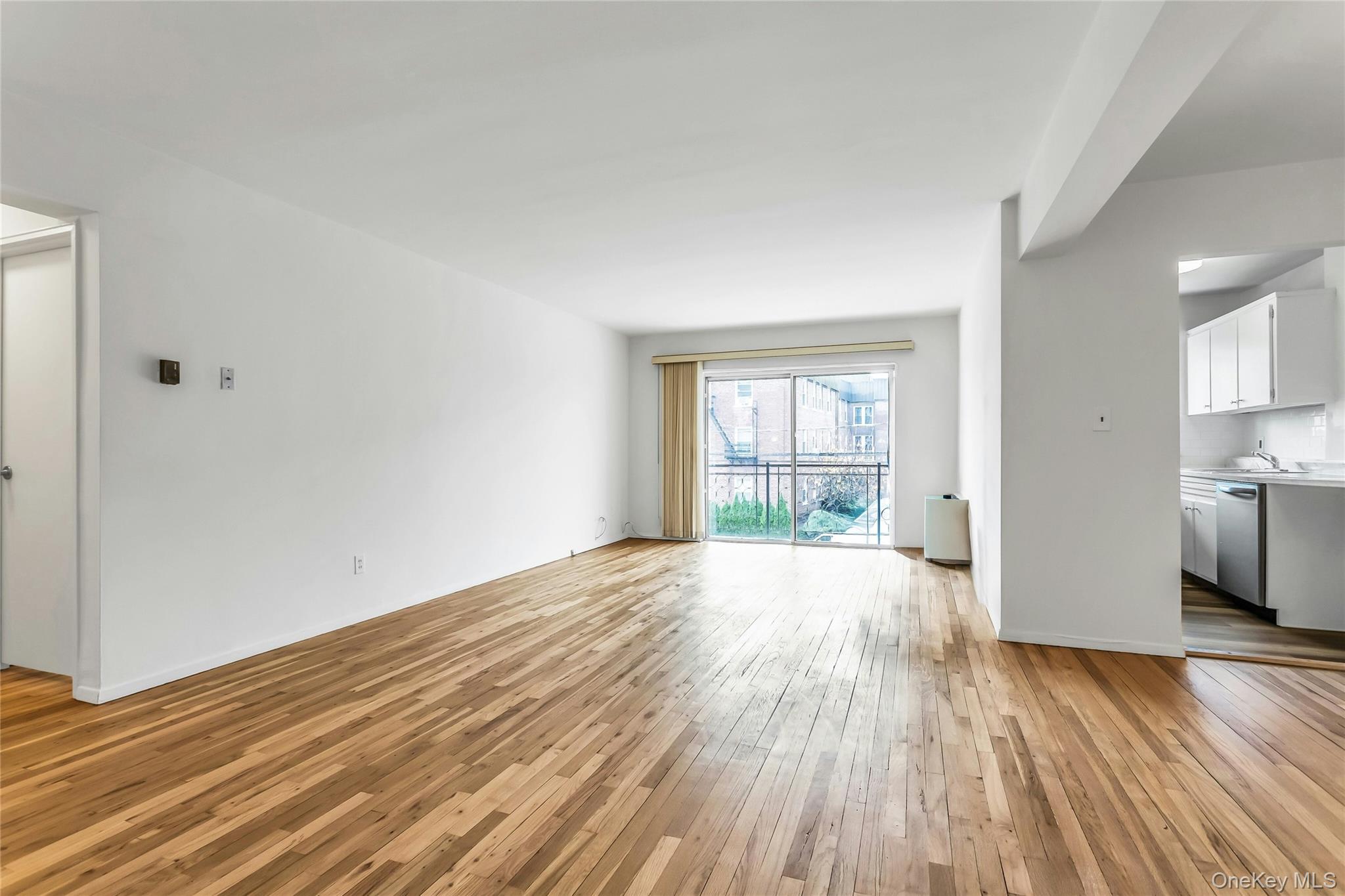 #8 photo, 200 Atlantic Avenue, Lynbrook , NY 11563