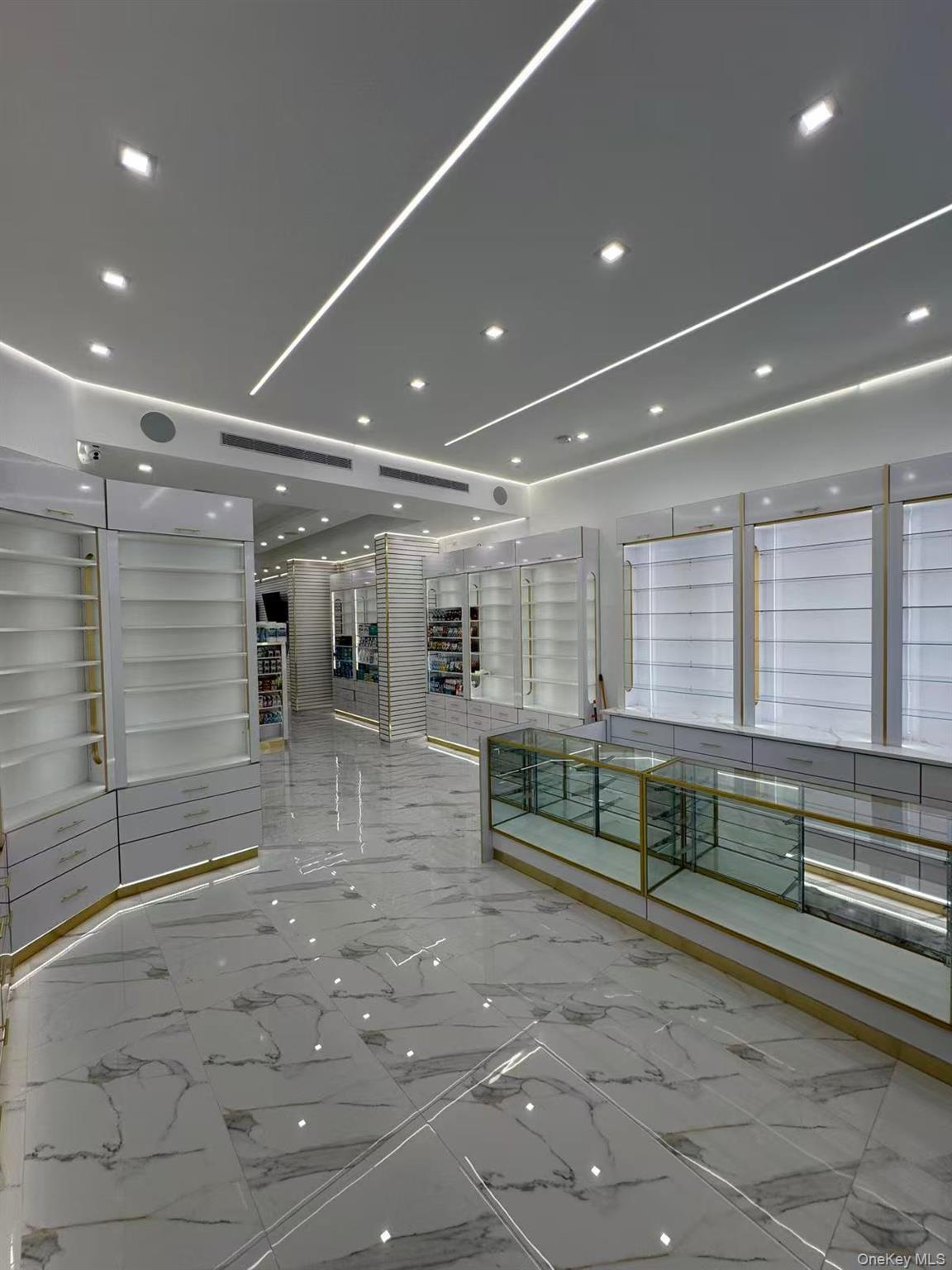 #2 photo, 21-10 Newtown Avenue, Long Island City , NY 11102