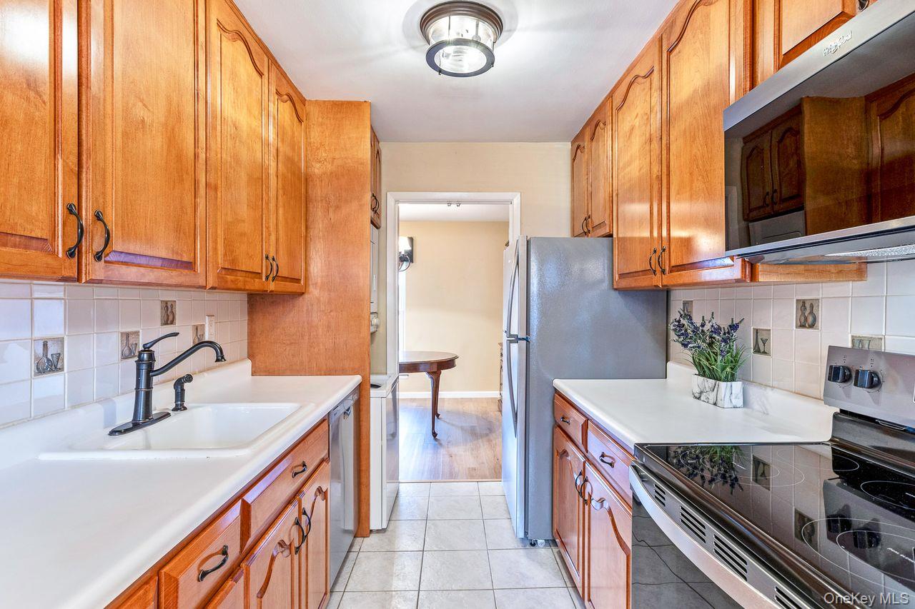 #4 photo, 705 Cabot Court, Saint James , NY 11780