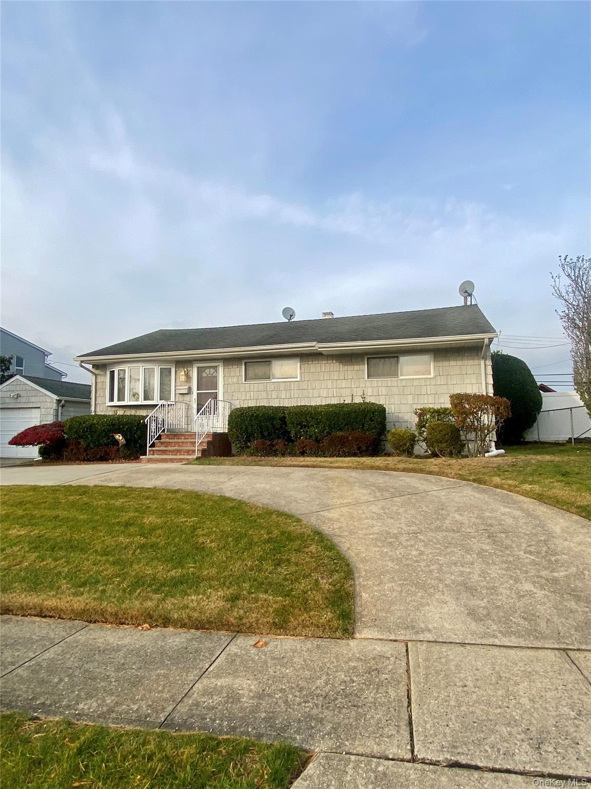 #2 photo, 816 Anderson Avenue, Franklin Square , NY 11010