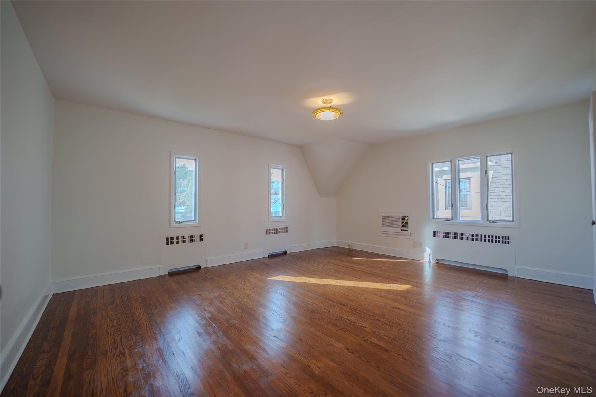 #11 photo, 99 Durland Road, ナッソー郡 Lynbrook , NY 11563