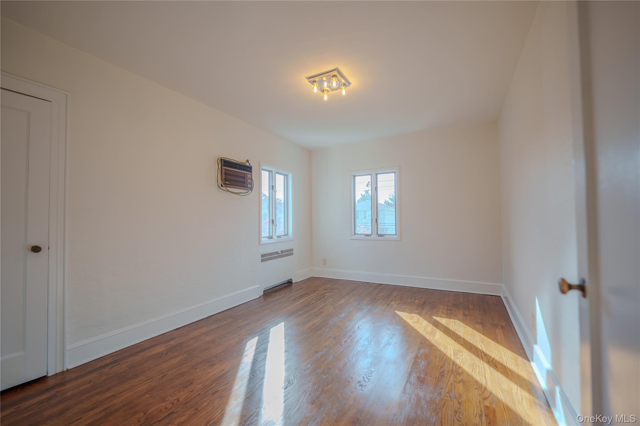 #14 photo, 99 Durland Road, ナッソー郡 Lynbrook , NY 11563