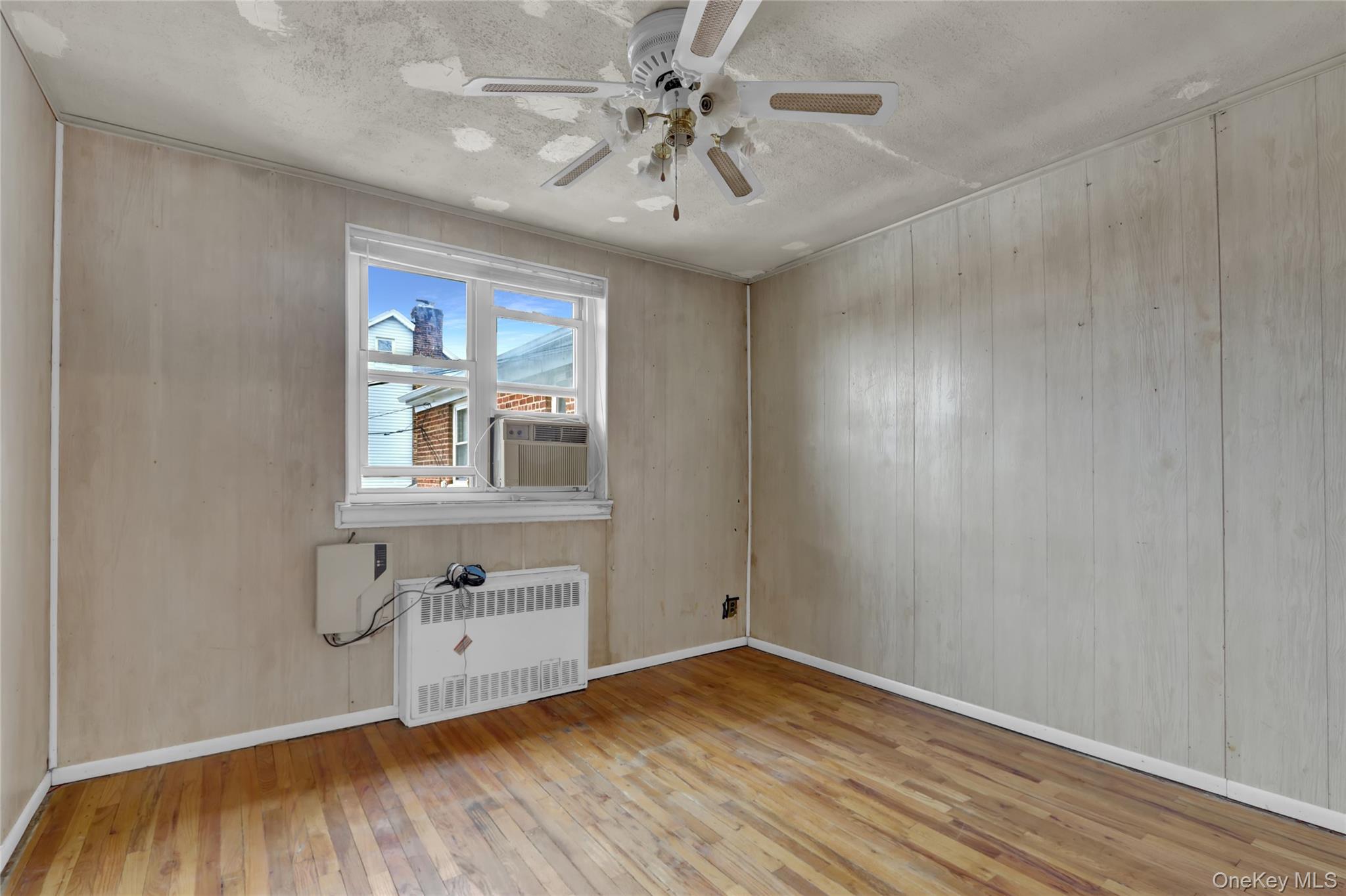 #14 photo, 37-15 195th, Flushing , NY 11358