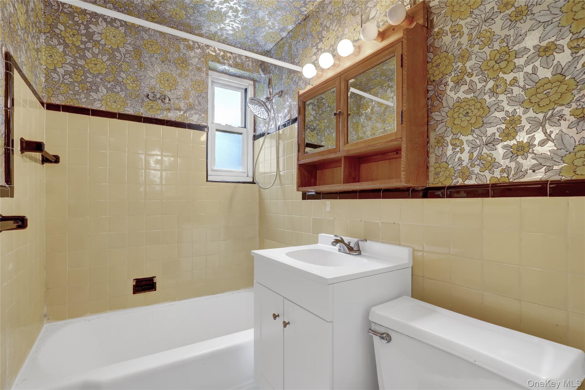 #17 photo, 37-15 195th, Flushing , NY 11358