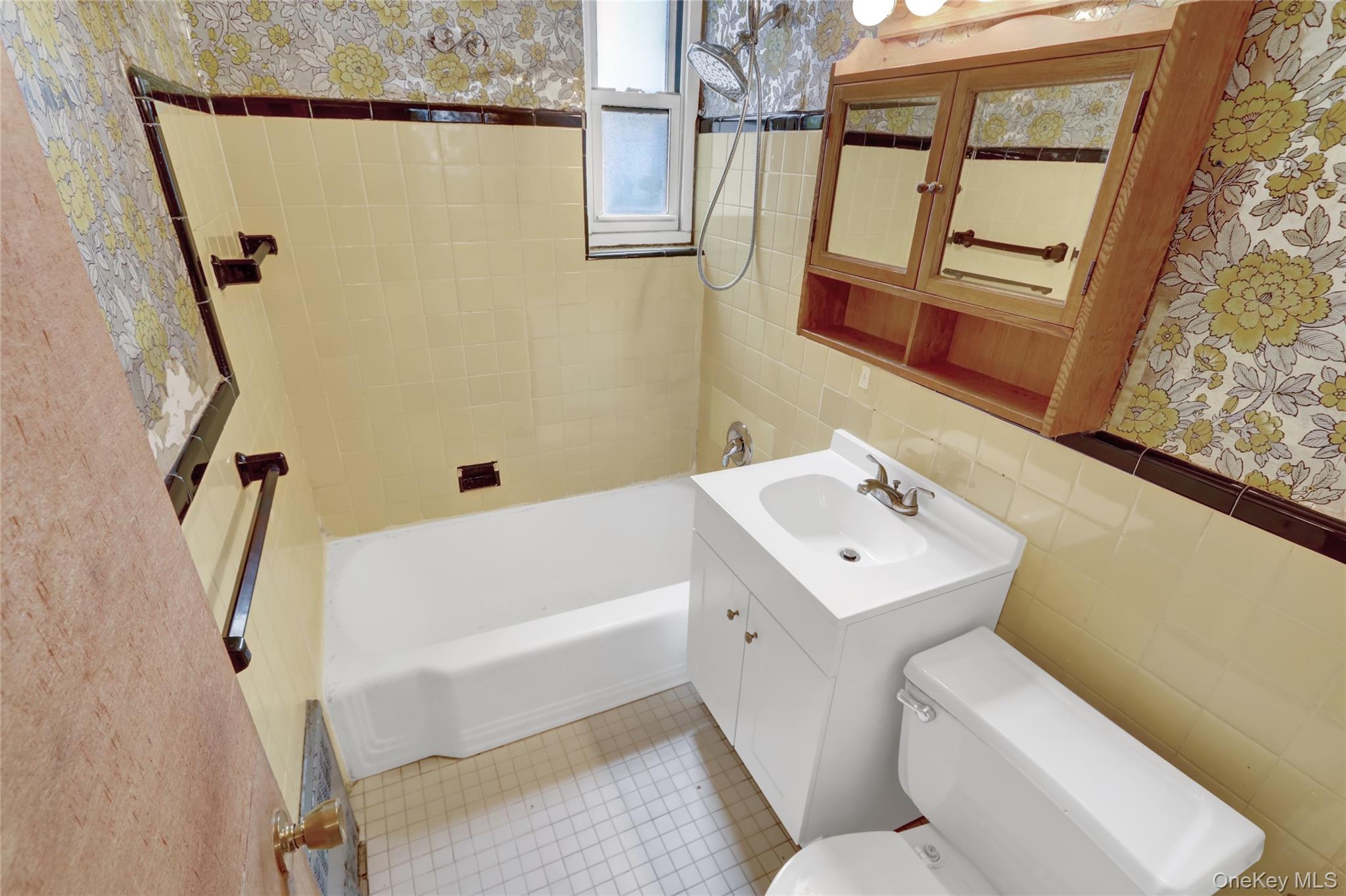 #18 photo, 37-15 195th, Flushing , NY 11358