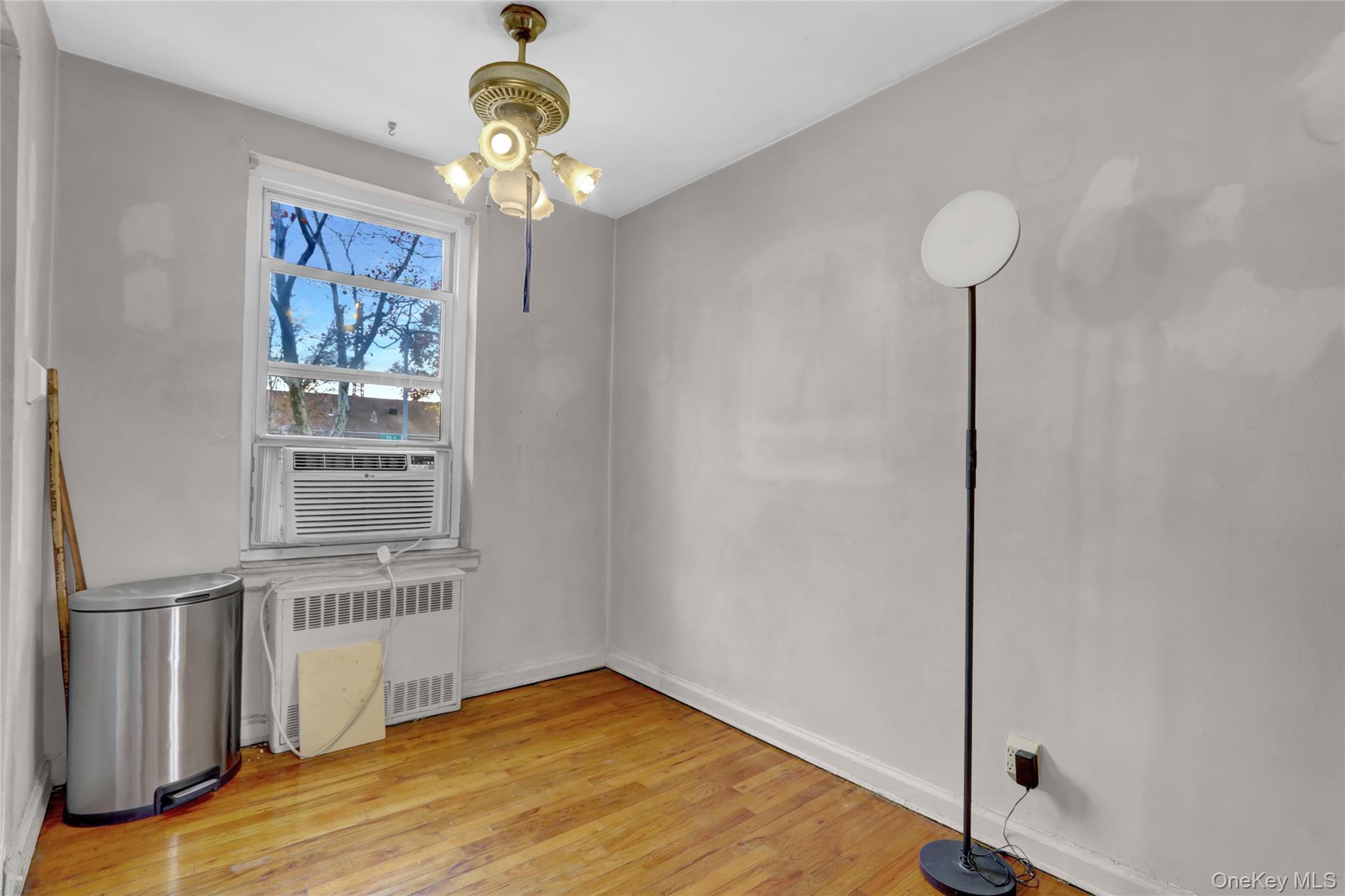 #7 photo, 37-15 195th, Flushing , NY 11358