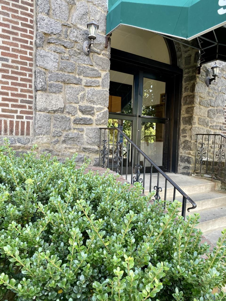 #6 photo, 6 West Avenue, Larchmont , NY 10538