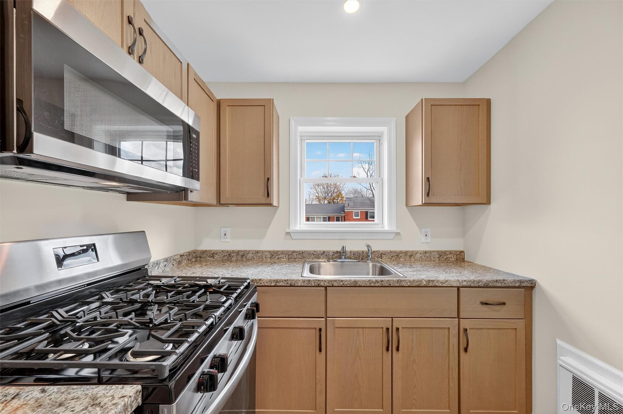 #11 photo, 1879 Crompond Road, Peekskill , NY 10566