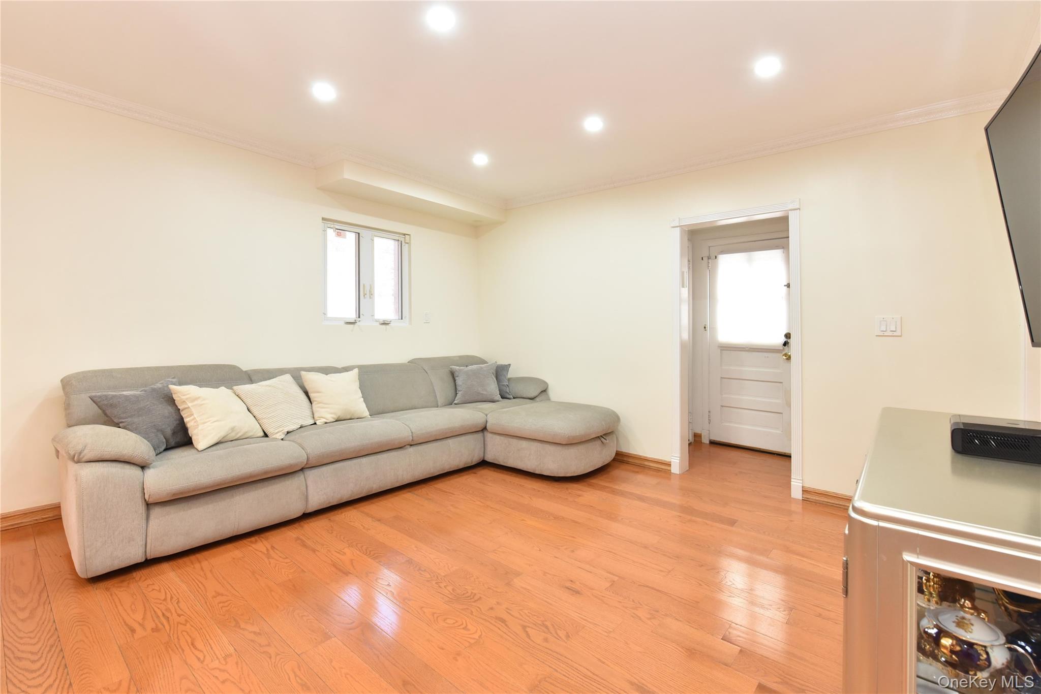 #14 photo, 80-46 212th Street, Hollis Hills , NY 11427