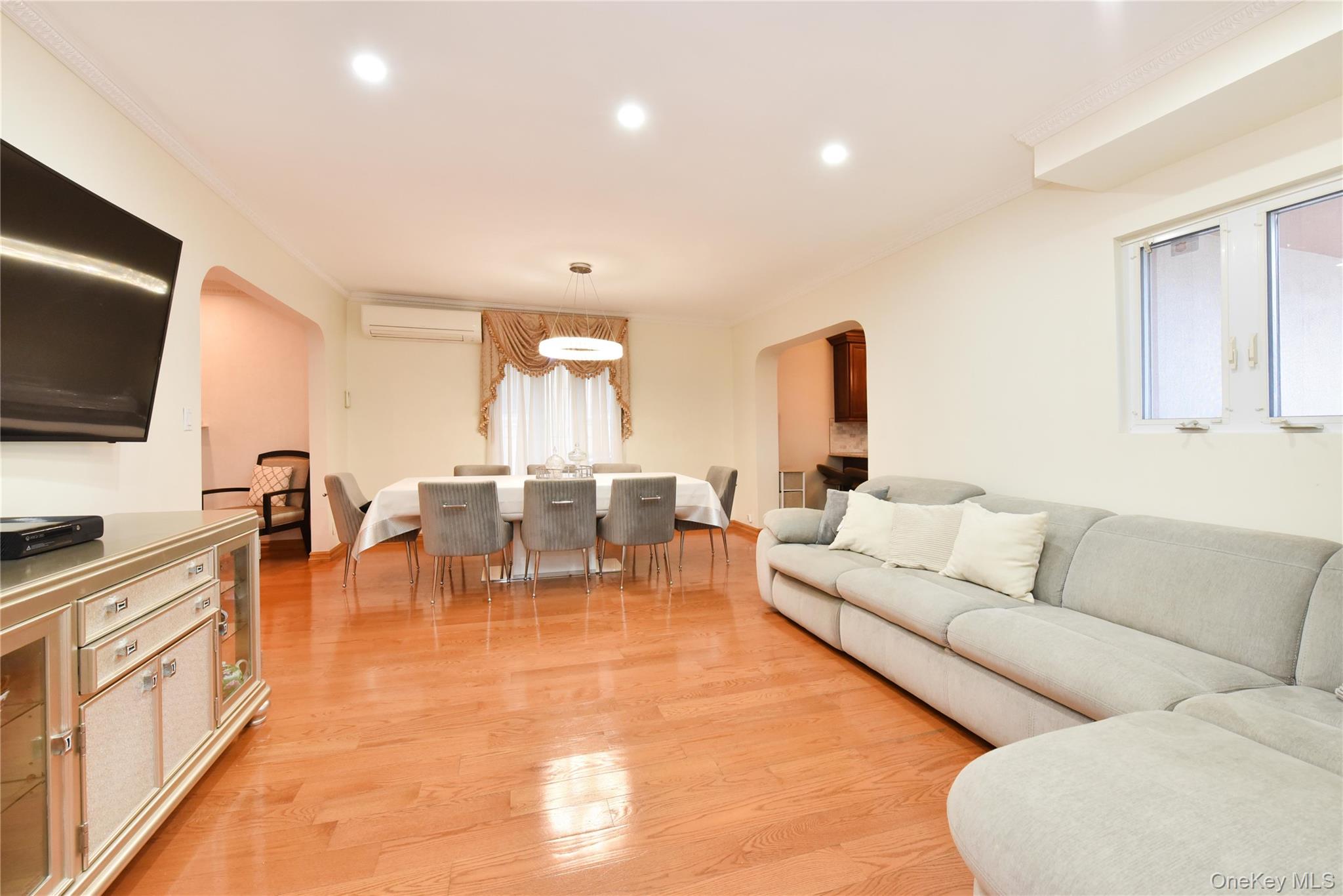 #15 photo, 80-46 212th Street, Hollis Hills , NY 11427