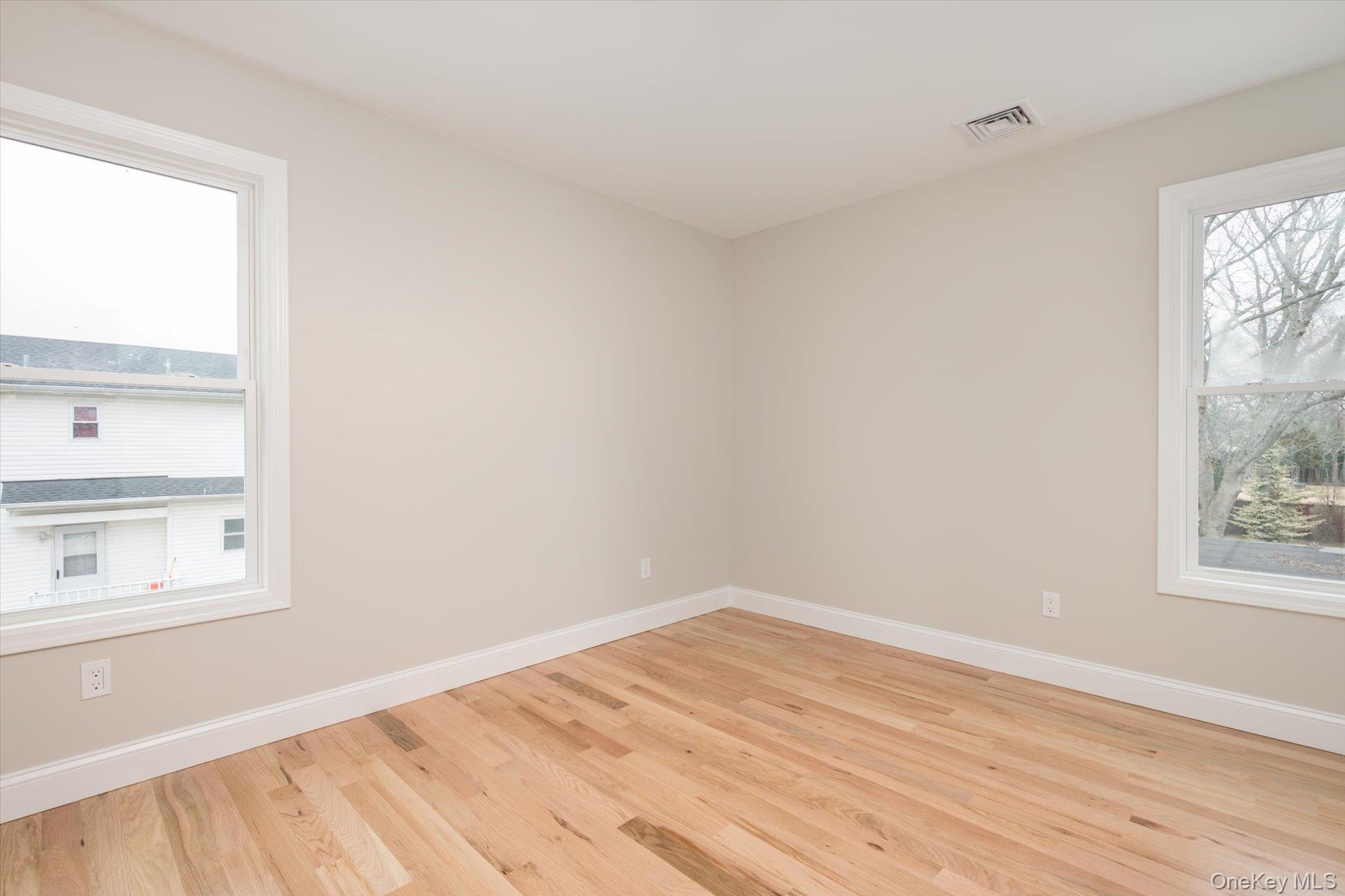 #19 photo, 15 Dubois Avenue, Amityville , NY 11701