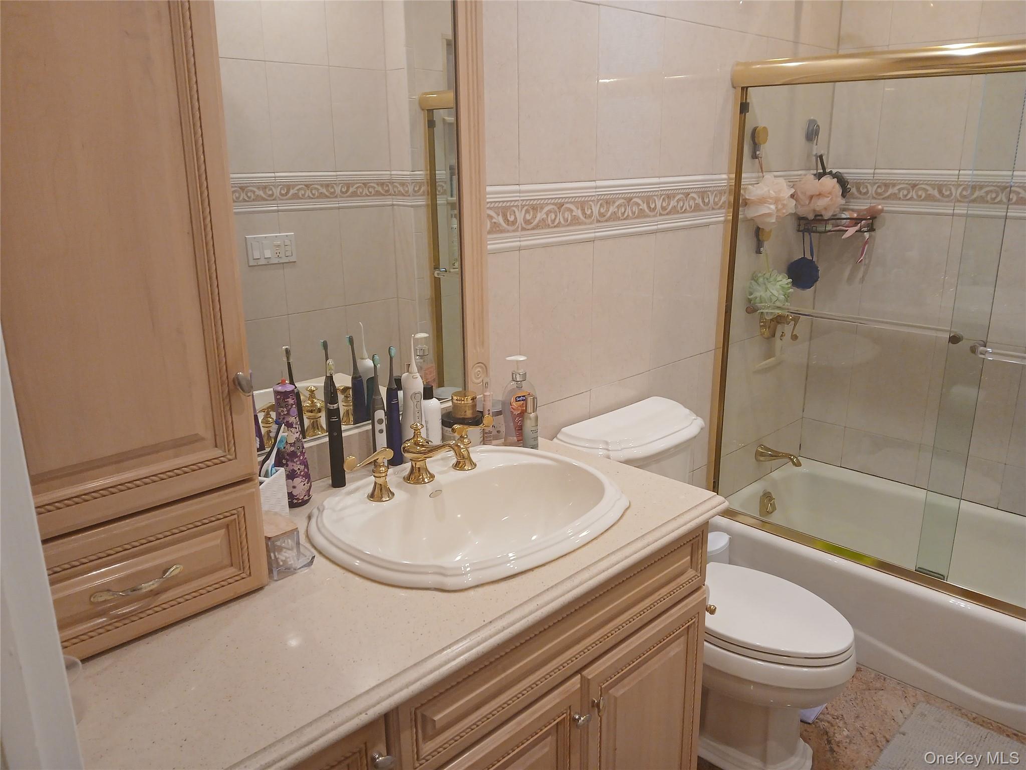 #10 photo, 80-11 78th Avenue, Glendale , NY 11385