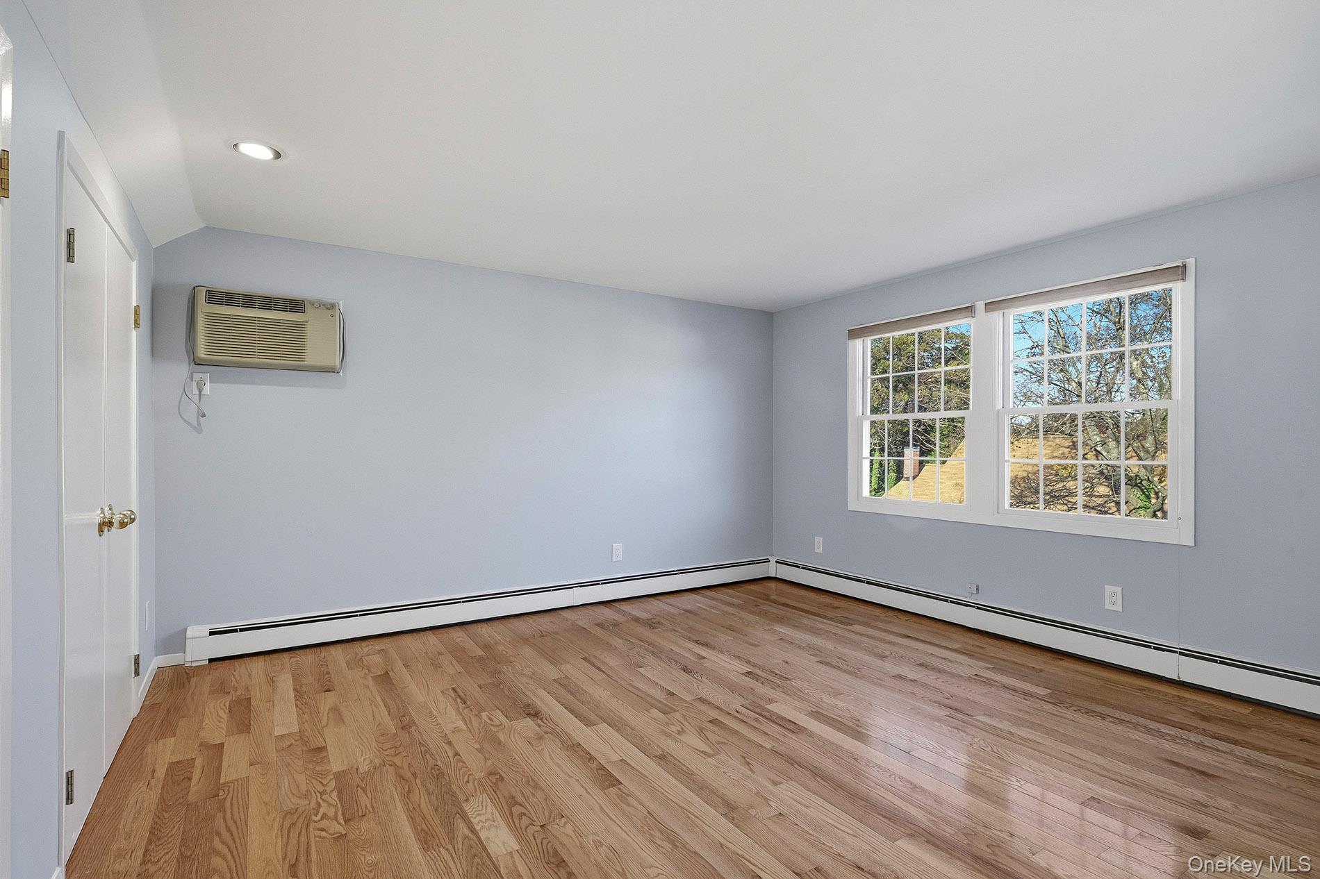 #20 photo, 135 E 25th Street, Huntington Station , NY 11746