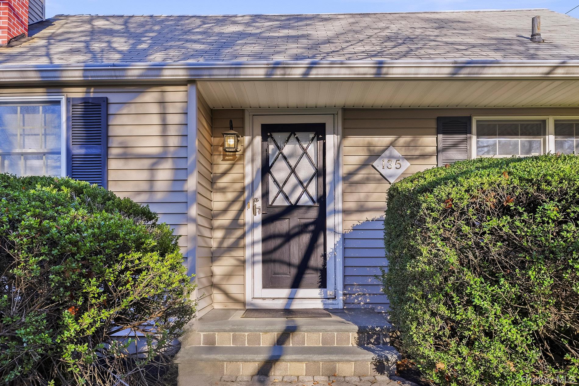 #4 photo, 135 E 25th Street, Huntington Station , NY 11746