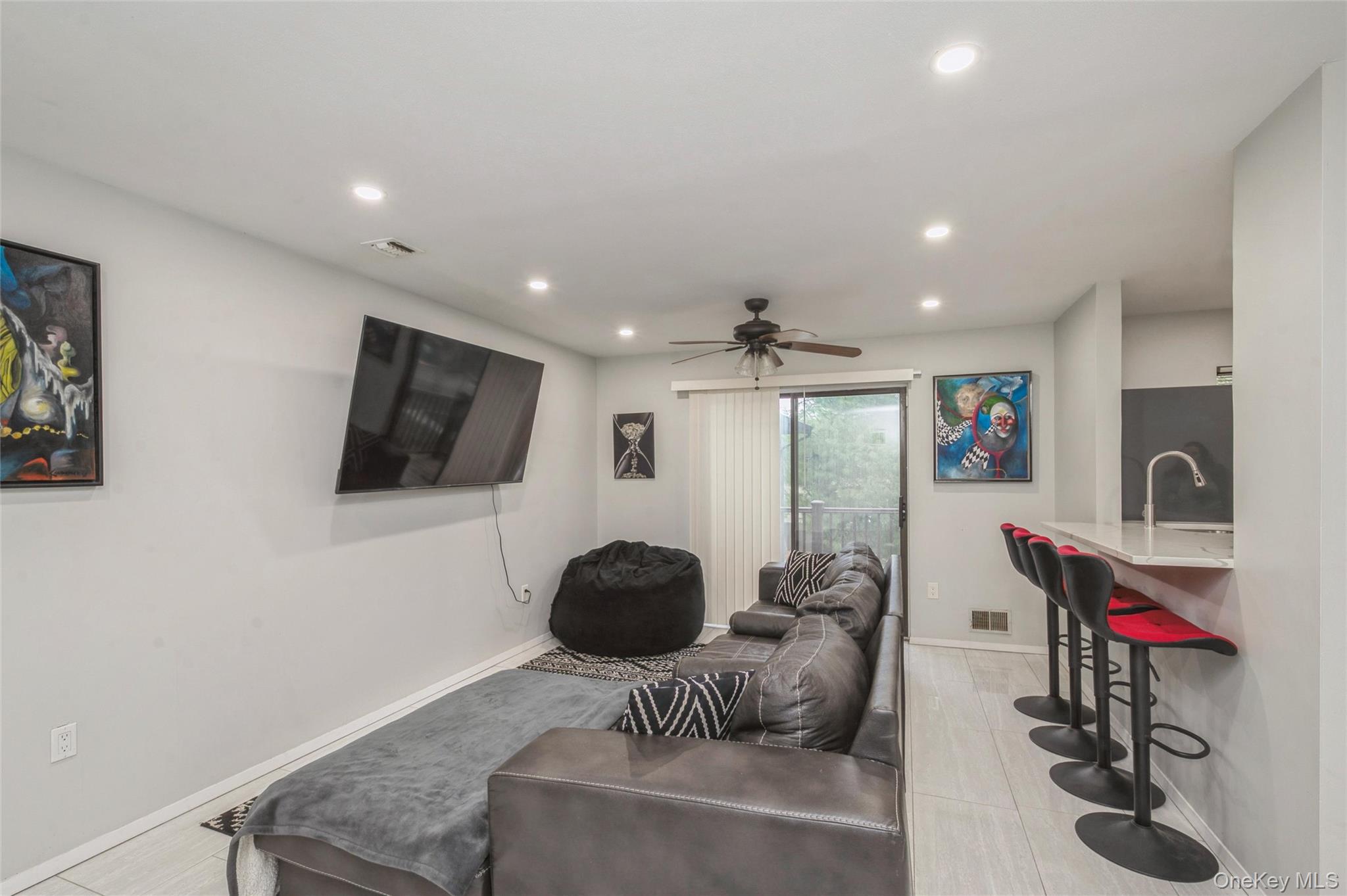 #11 photo, 615 Broadway, サフォーク郡 Amityville , NY 11701