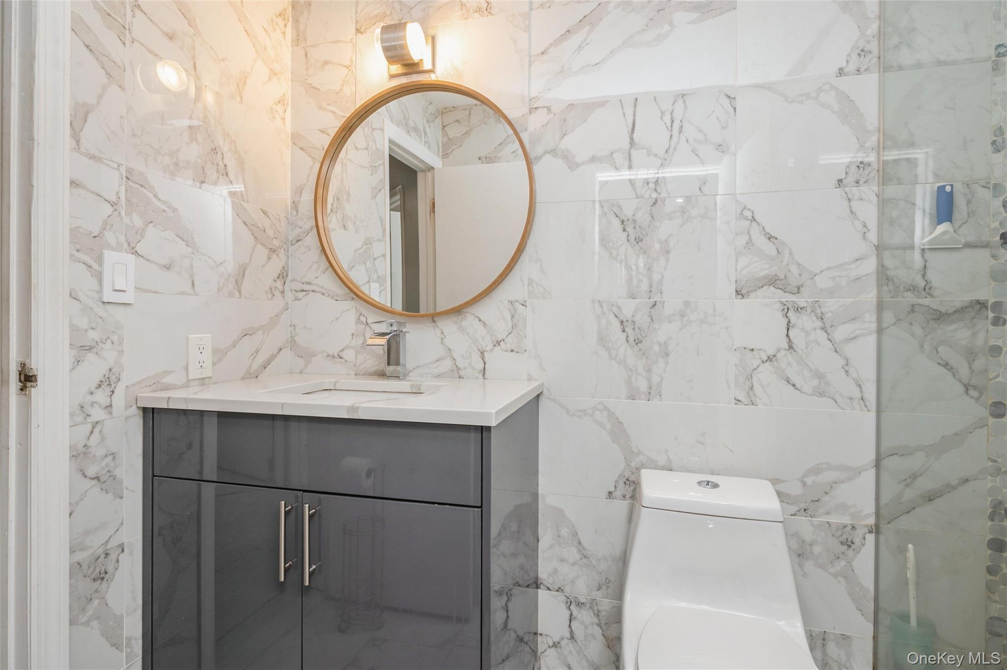 #13 photo, 615 Broadway, サフォーク郡 Amityville , NY 11701