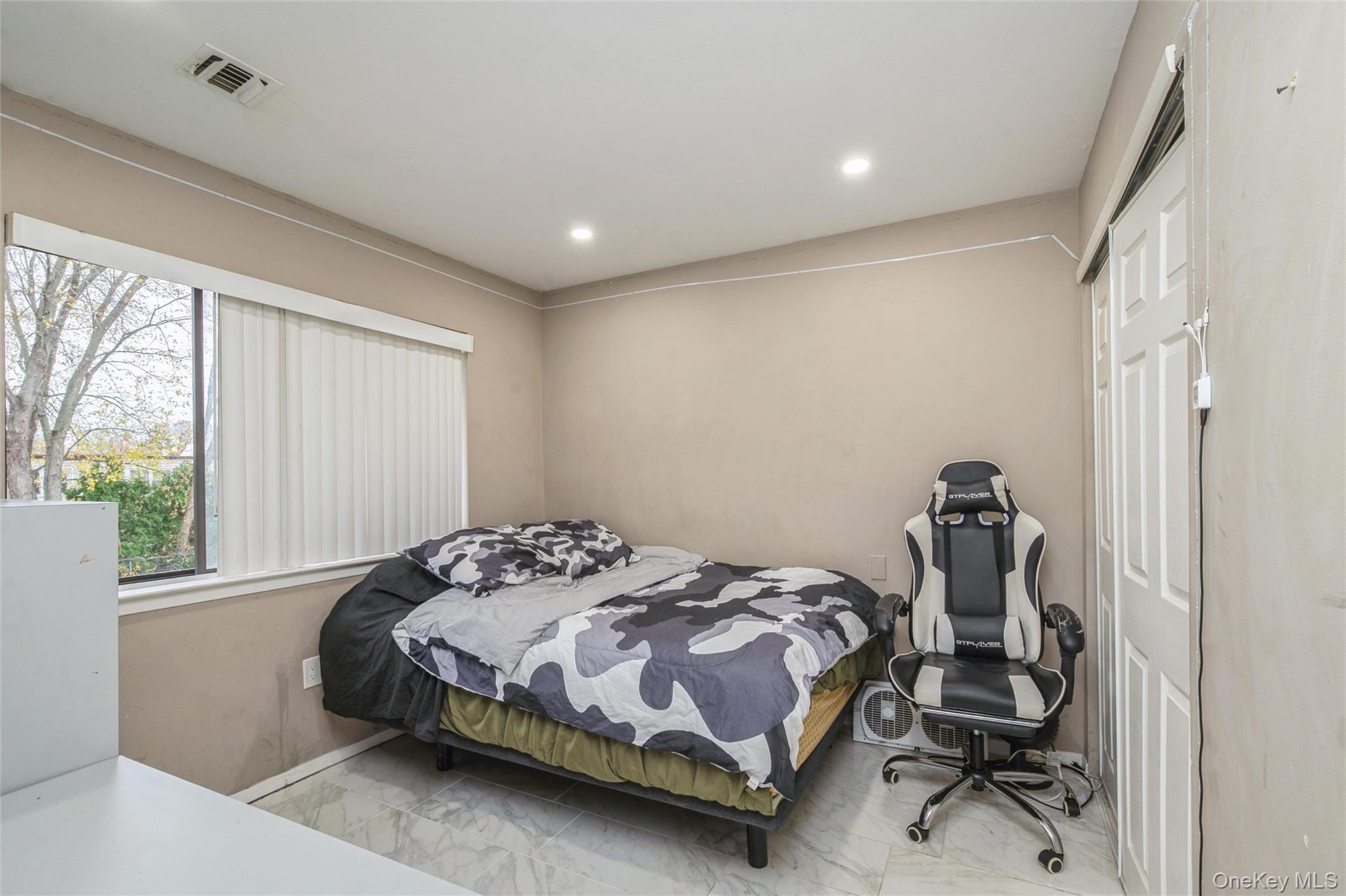 #17 photo, 615 Broadway, サフォーク郡 Amityville , NY 11701