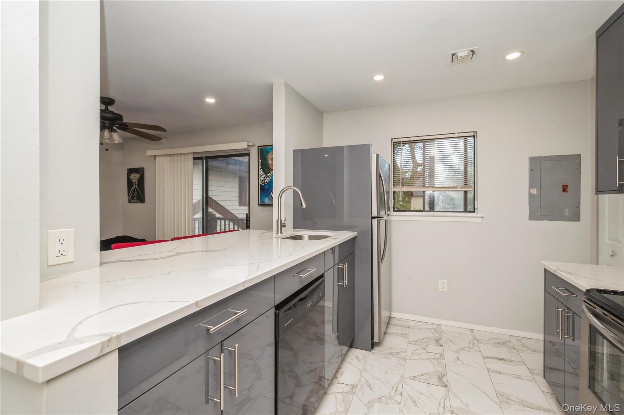 #6 photo, 615 Broadway, サフォーク郡 Amityville , NY 11701