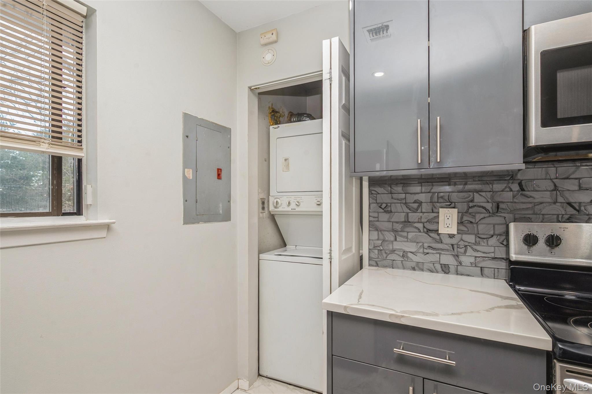 #9 photo, 615 Broadway, サフォーク郡 Amityville , NY 11701