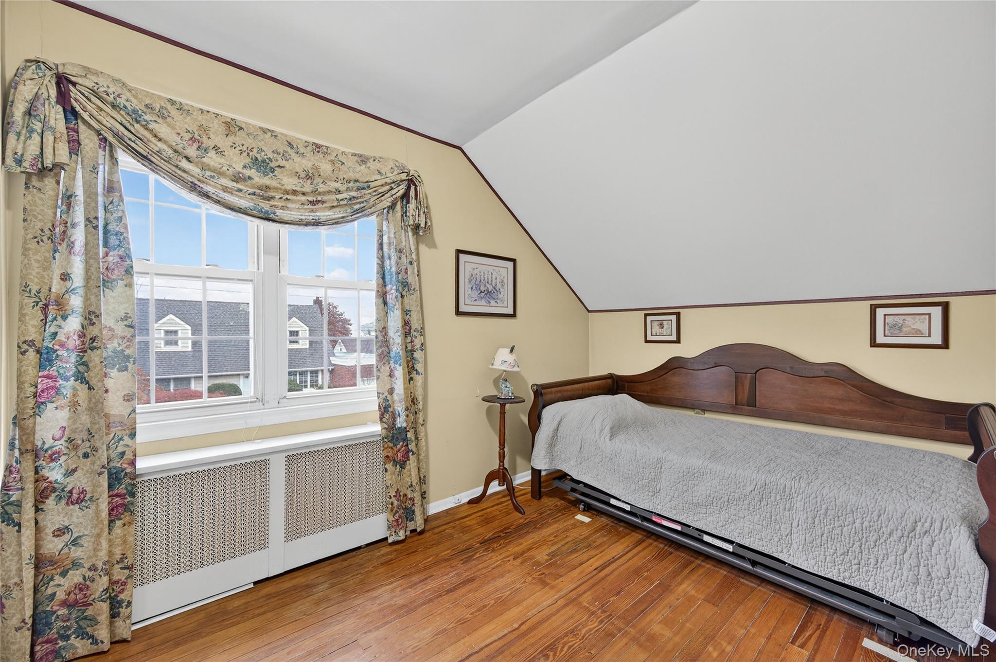 #13 photo, 51 Park Avenue, New Hyde Park , NY 11040