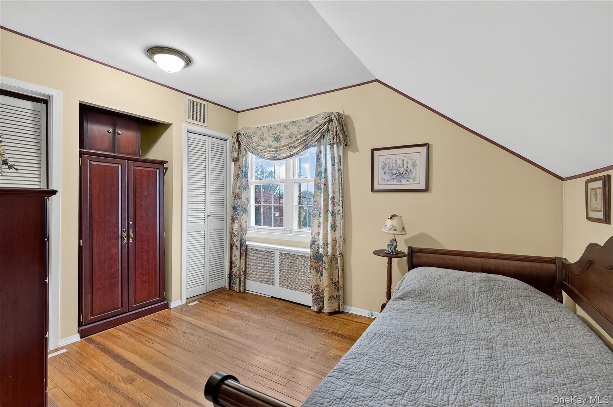 #14 photo, 51 Park Avenue, New Hyde Park , NY 11040