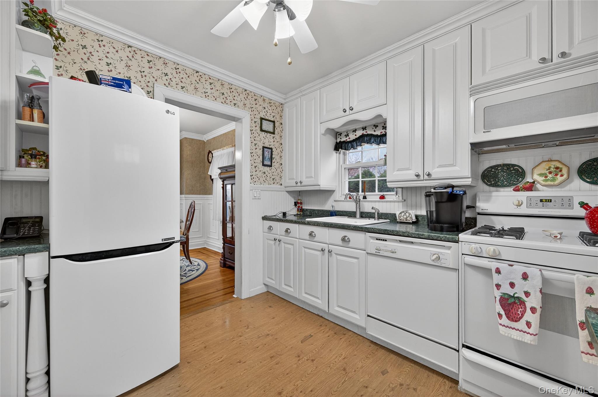 #9 photo, 51 Park Avenue, New Hyde Park , NY 11040