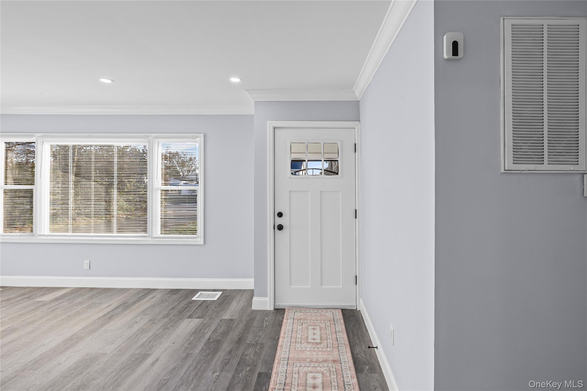 #10 photo, 4 Somerset Road, Amityville , NY 11701