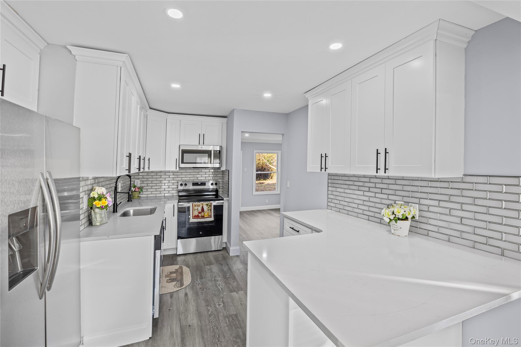 #11 photo, 4 Somerset Road, Amityville , NY 11701