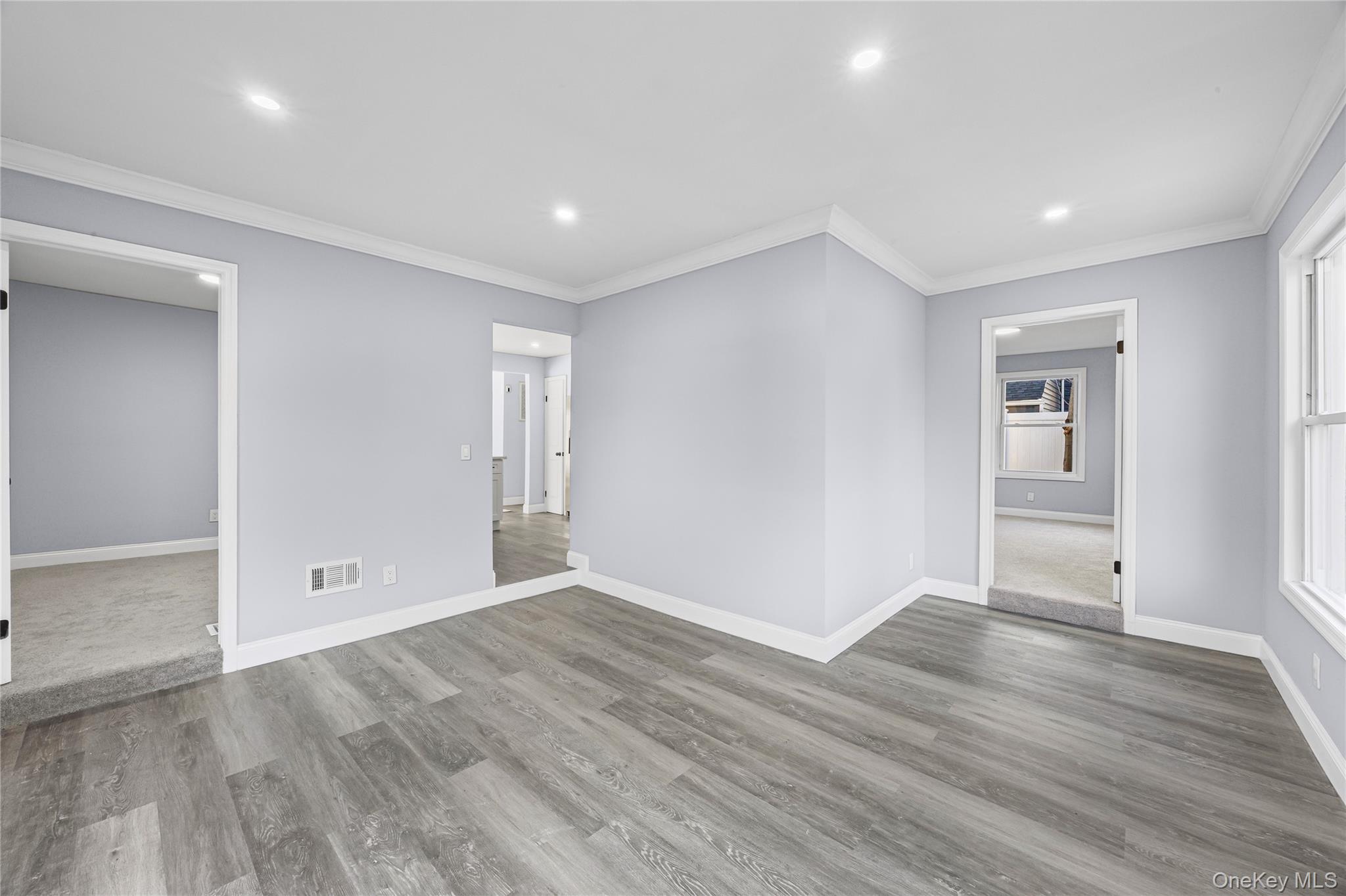 #15 photo, 4 Somerset Road, Amityville , NY 11701