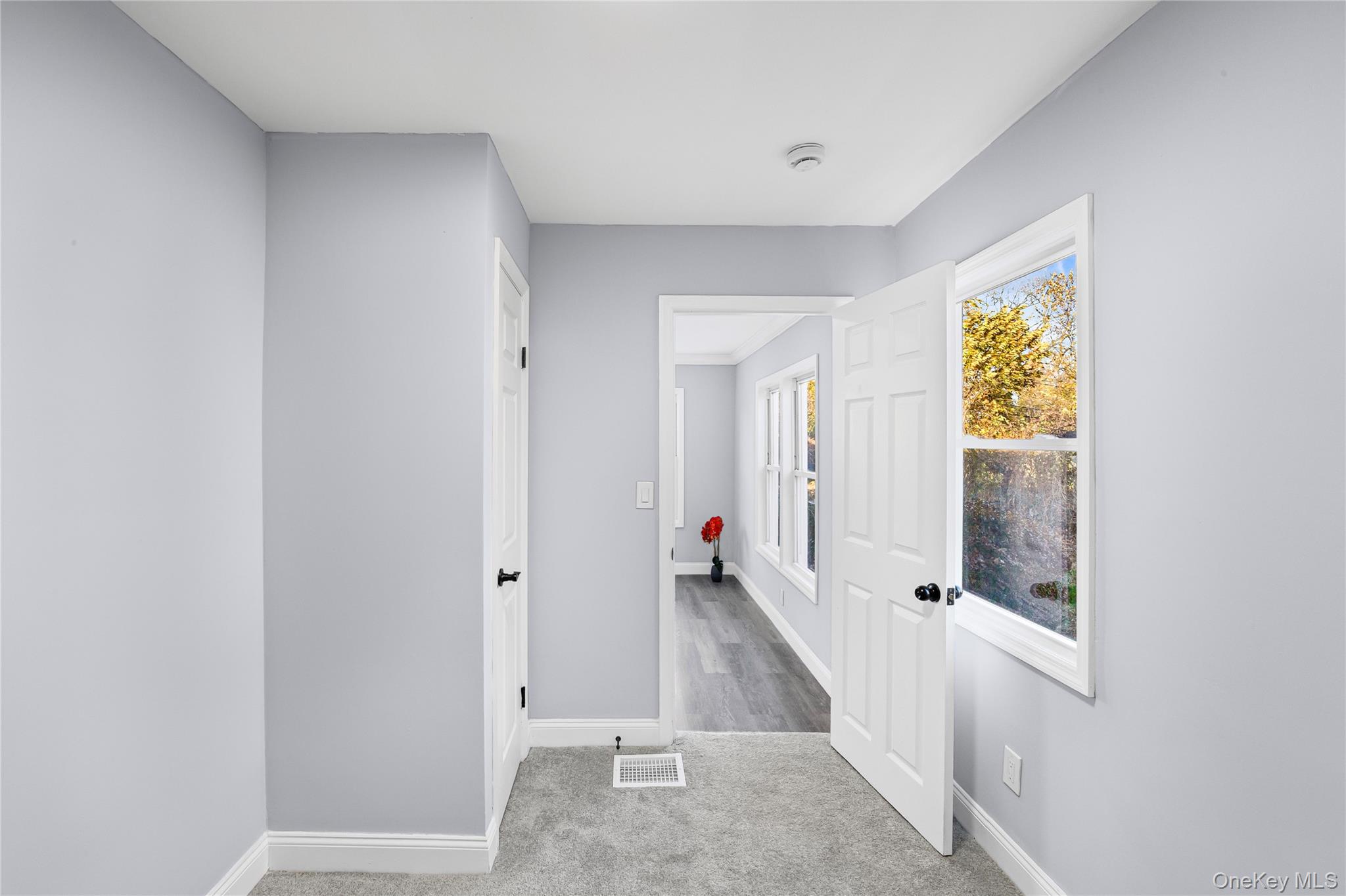 #16 photo, 4 Somerset Road, Amityville , NY 11701