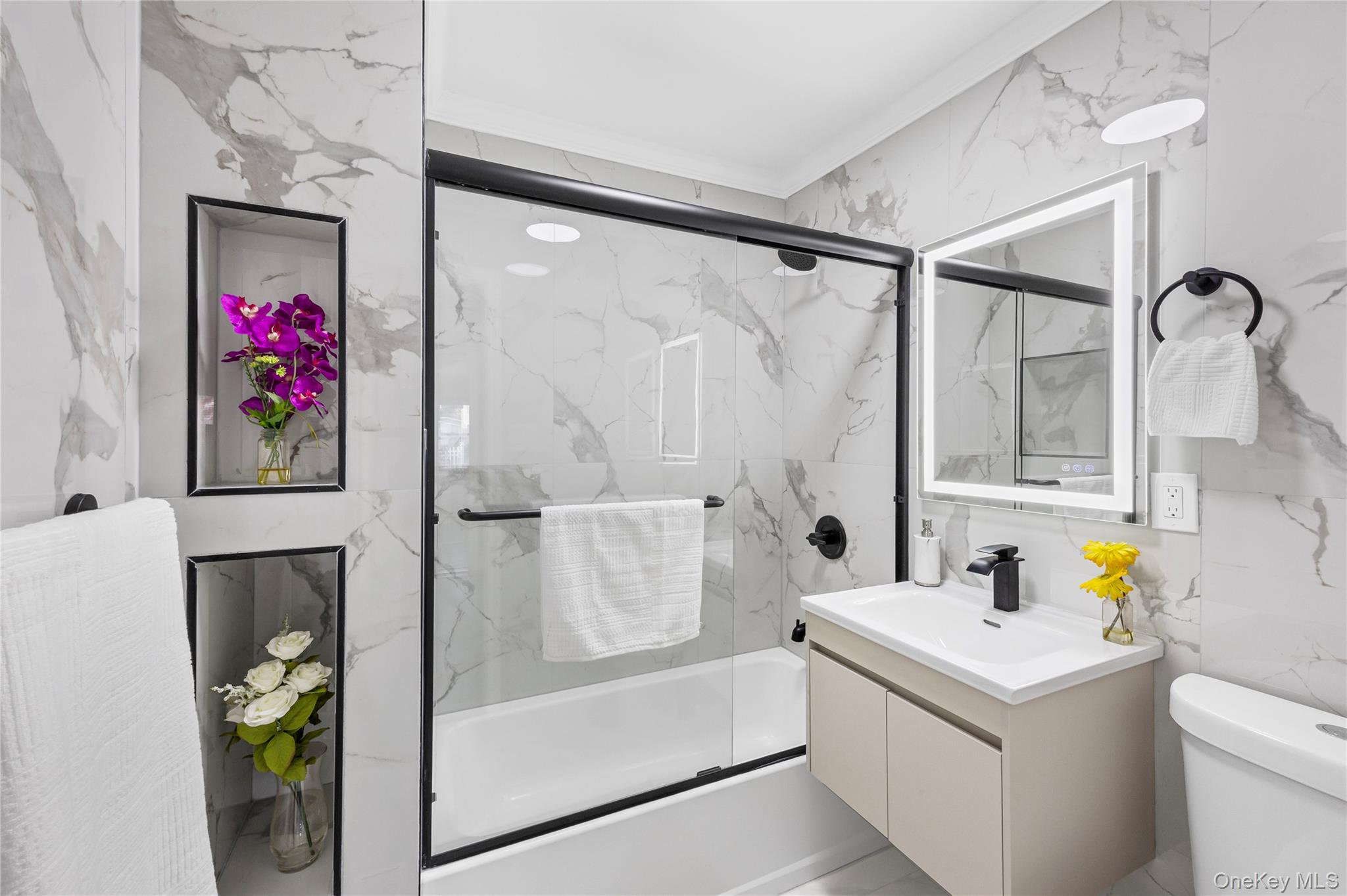 #17 photo, 4 Somerset Road, Amityville , NY 11701