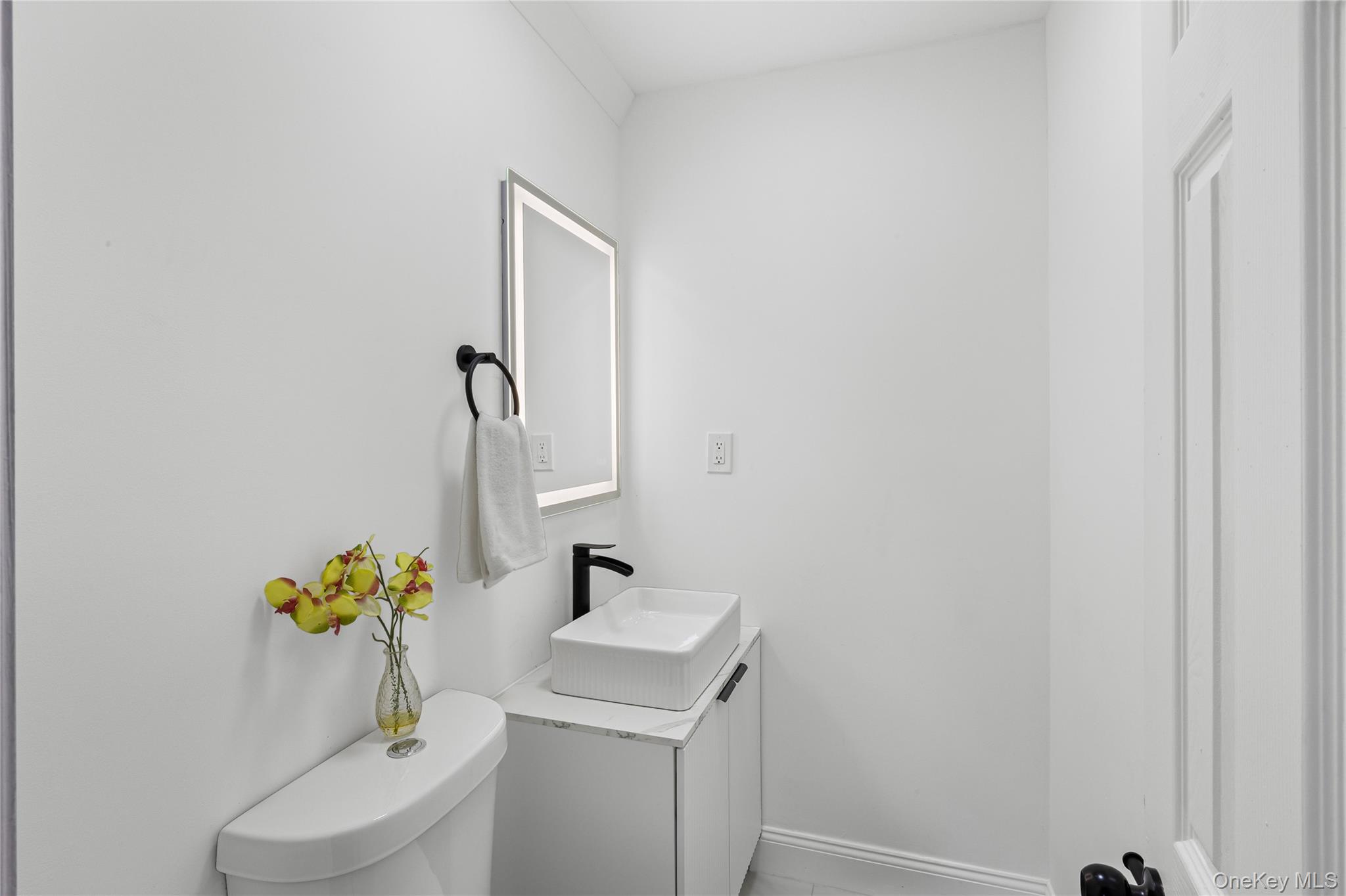 #20 photo, 4 Somerset Road, Amityville , NY 11701