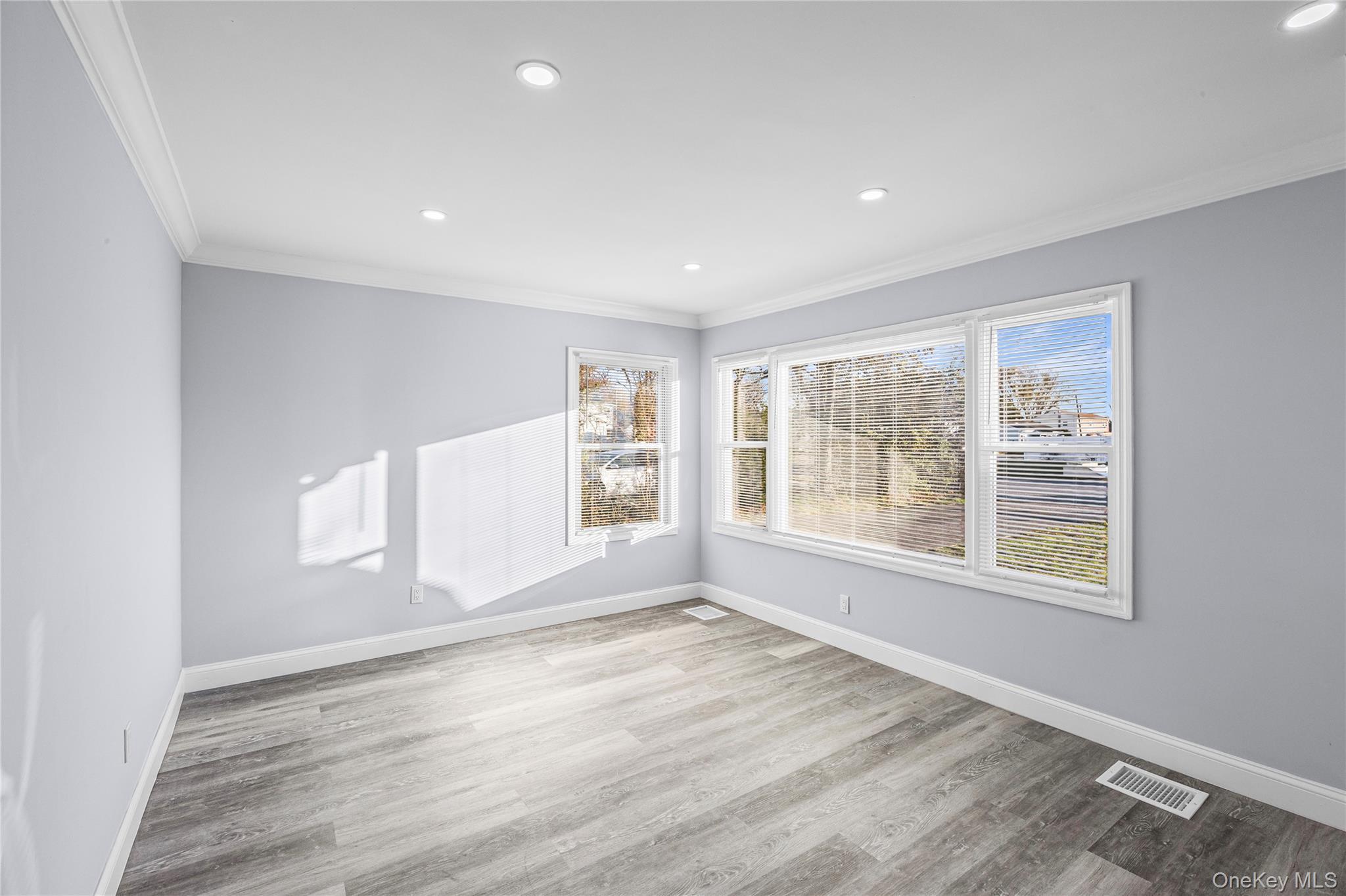 #7 photo, 4 Somerset Road, Amityville , NY 11701