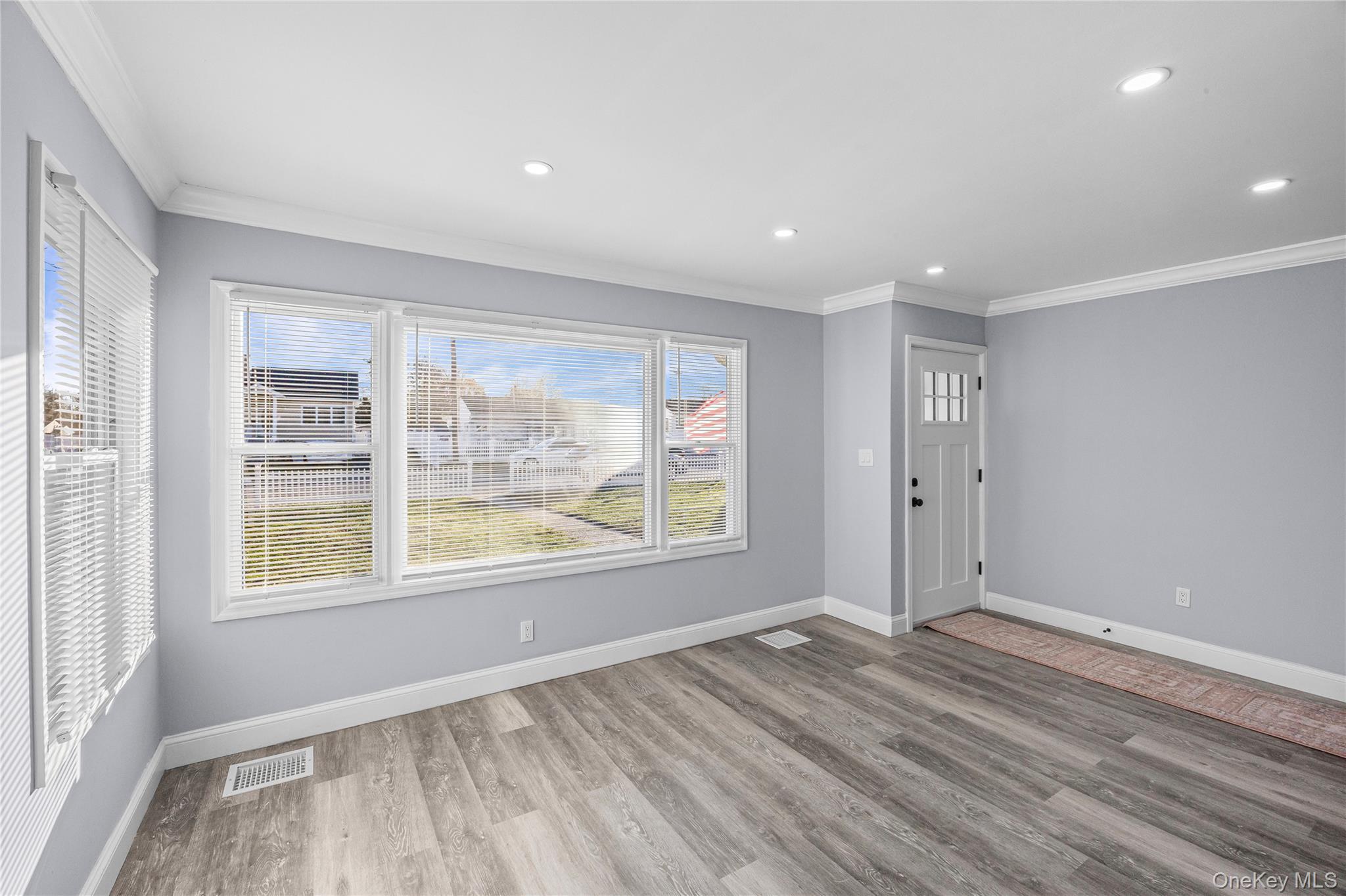 #8 photo, 4 Somerset Road, Amityville , NY 11701